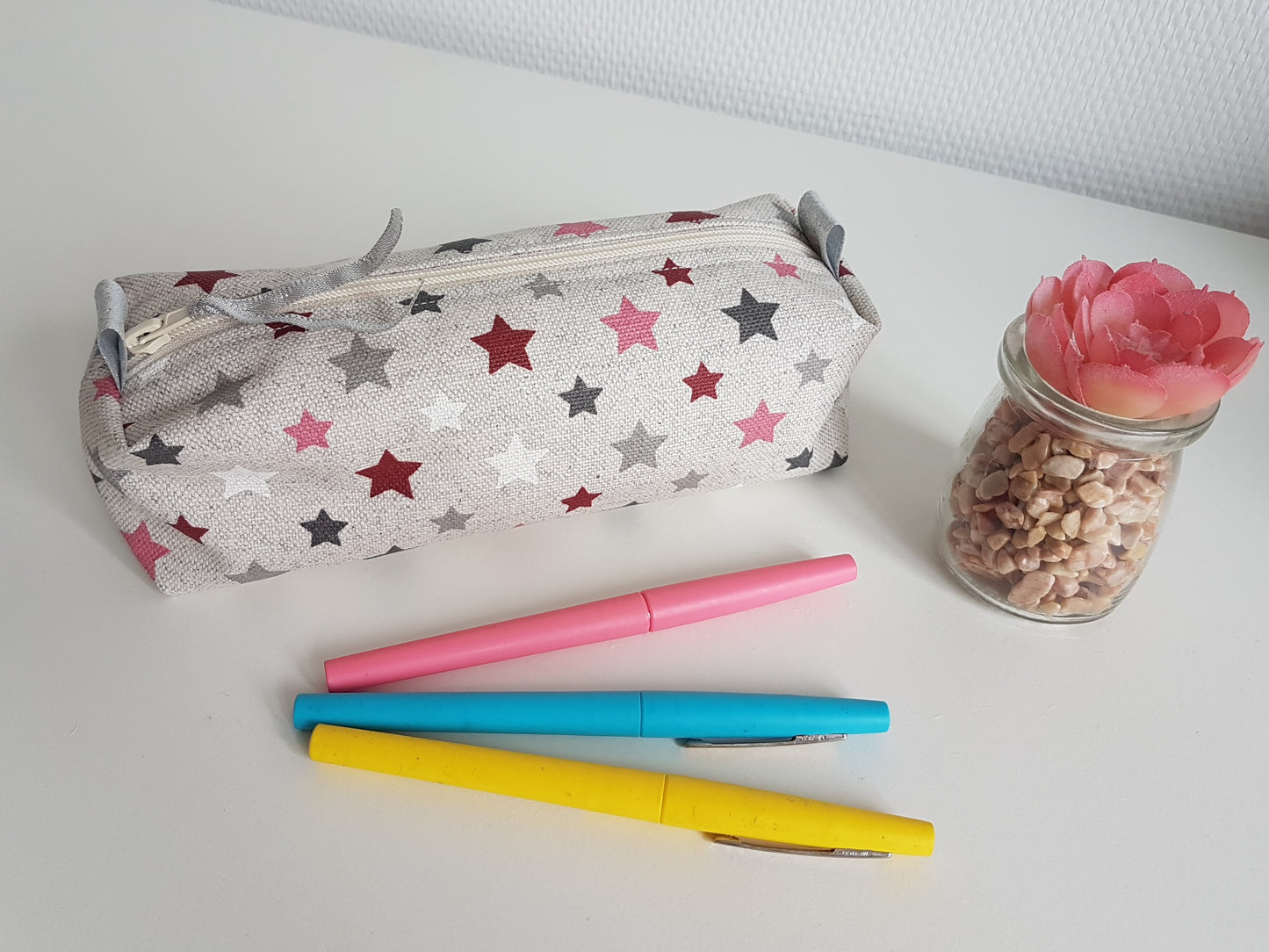 Trousse d'école, trousse à crayons, différents modèles fleuris ou étoilés