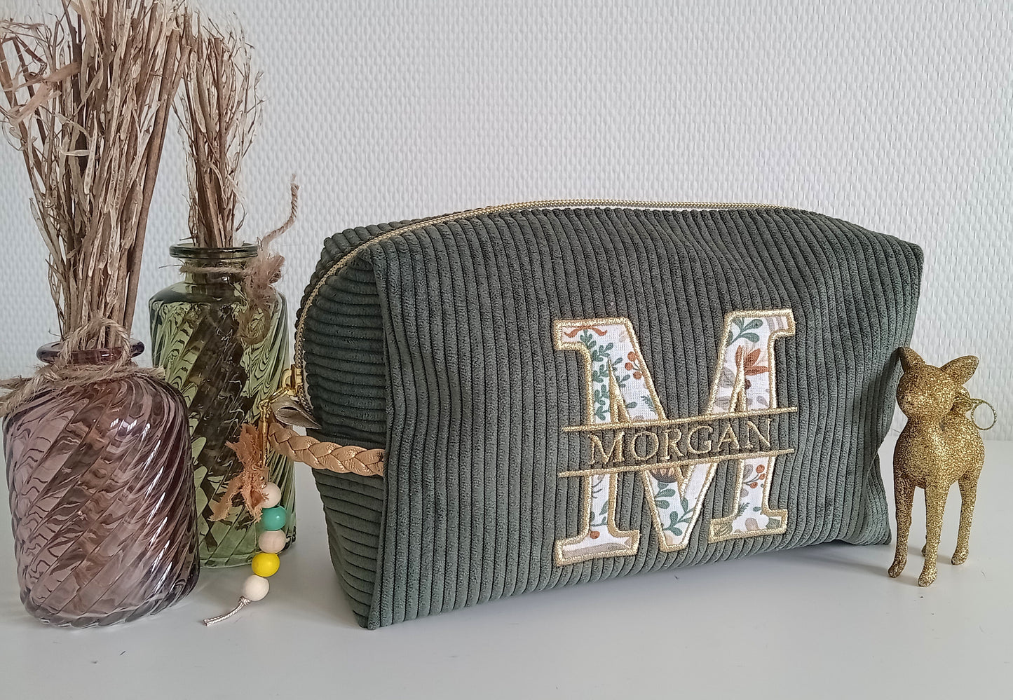 Créez votre trousse de toilette unie brodée