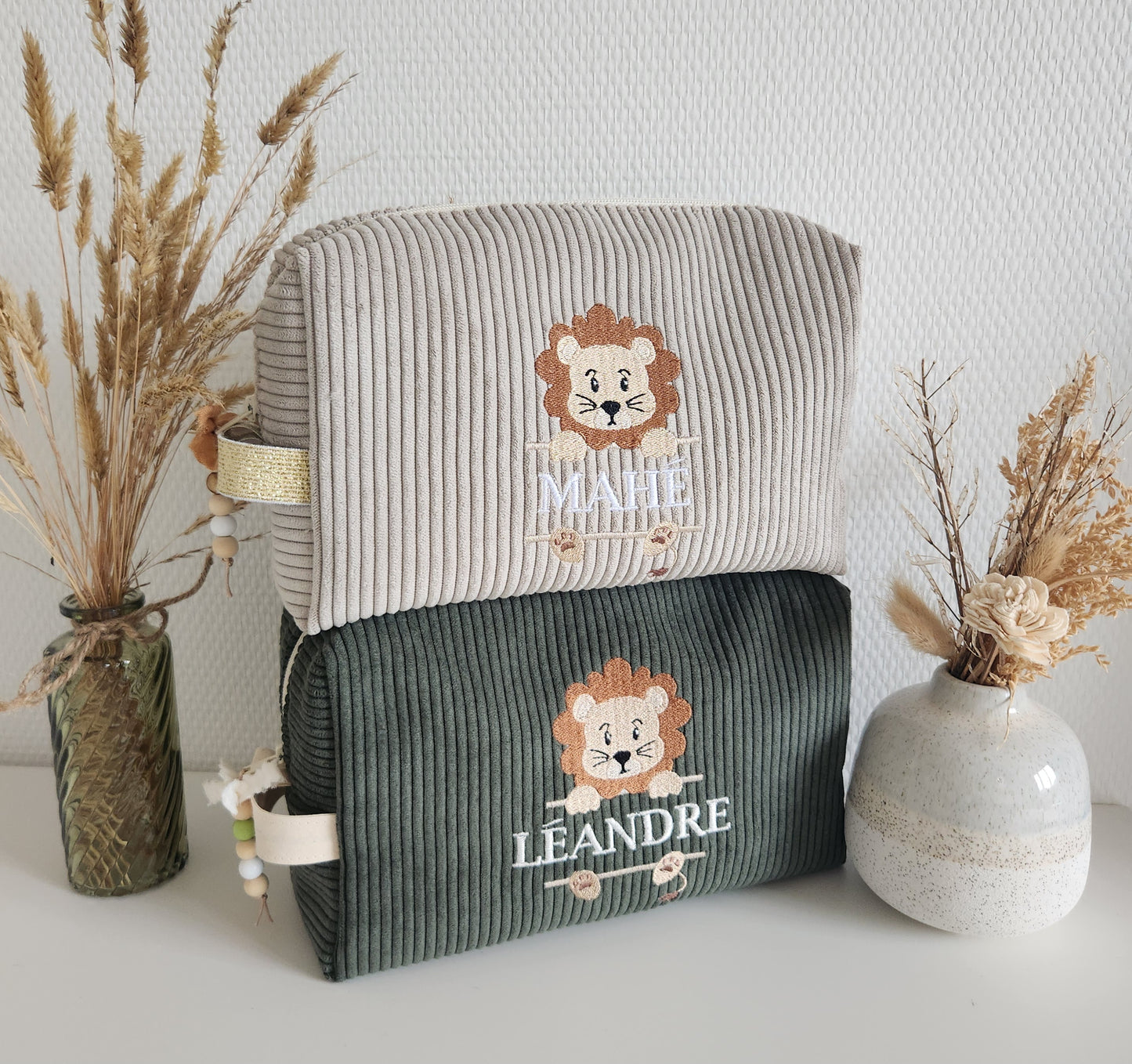 Trousse de toilette en velours côtelé et broderie lion