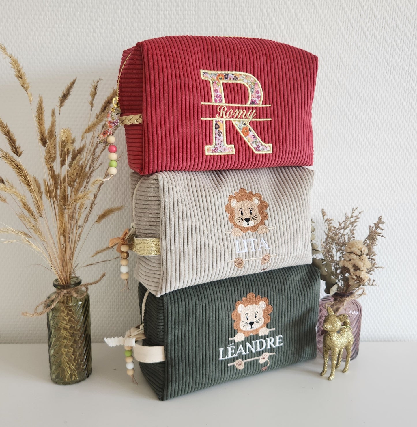 Créez votre trousse de toilette unie brodée