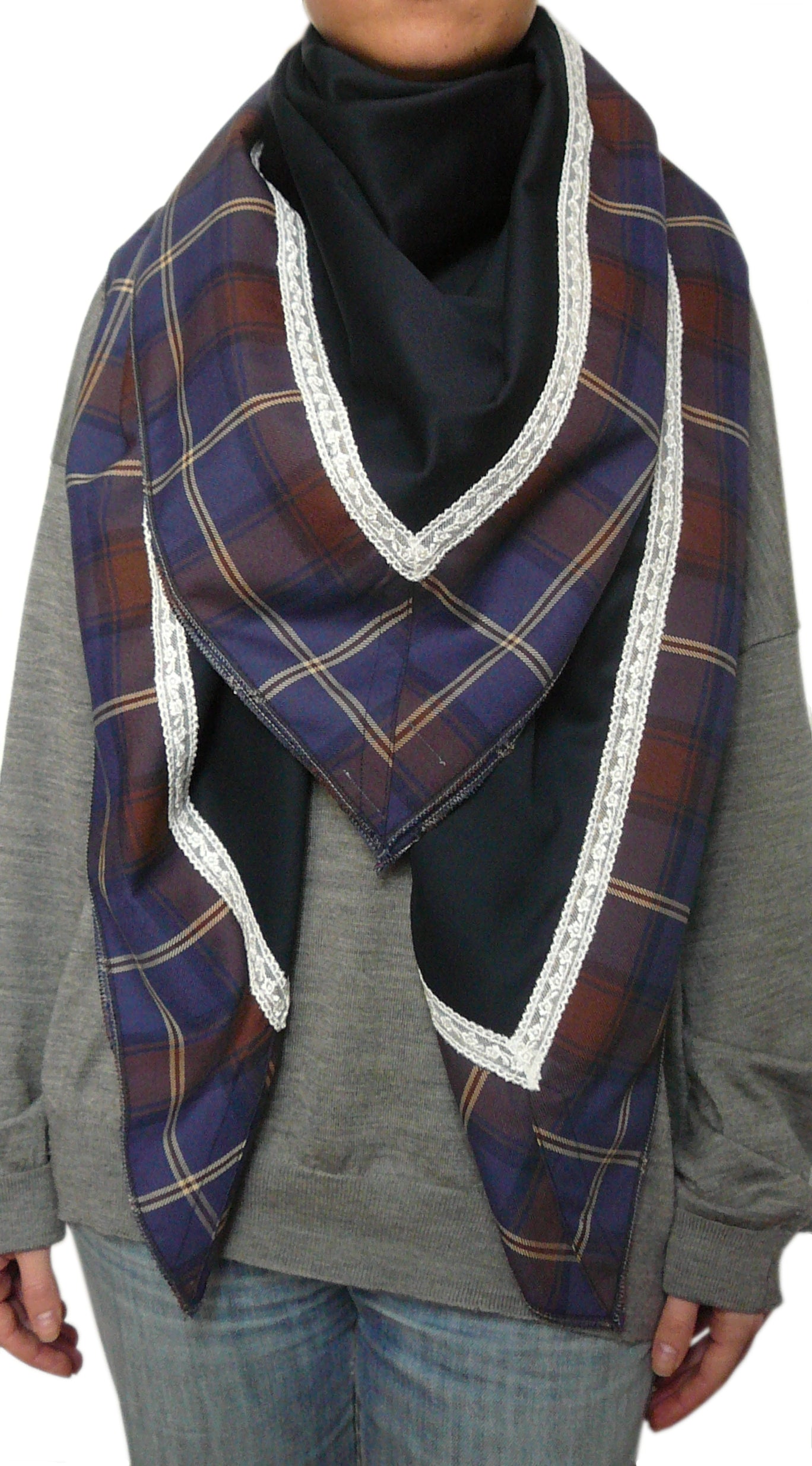 Grand foulard, écharpe carrée femme en laine bleue marine et motifs écossais