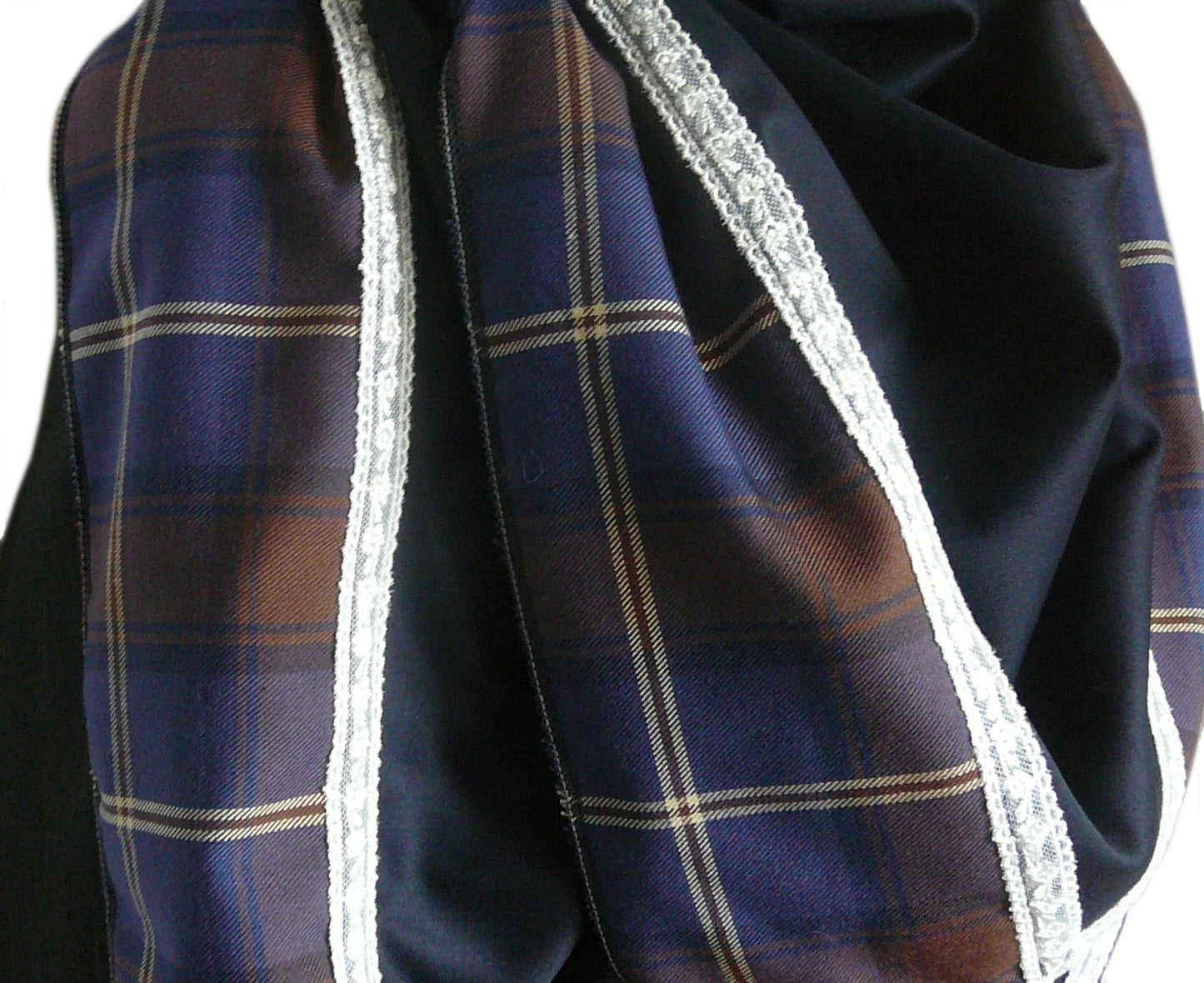 Grand foulard, écharpe carrée femme en laine bleue marine et motifs écossais