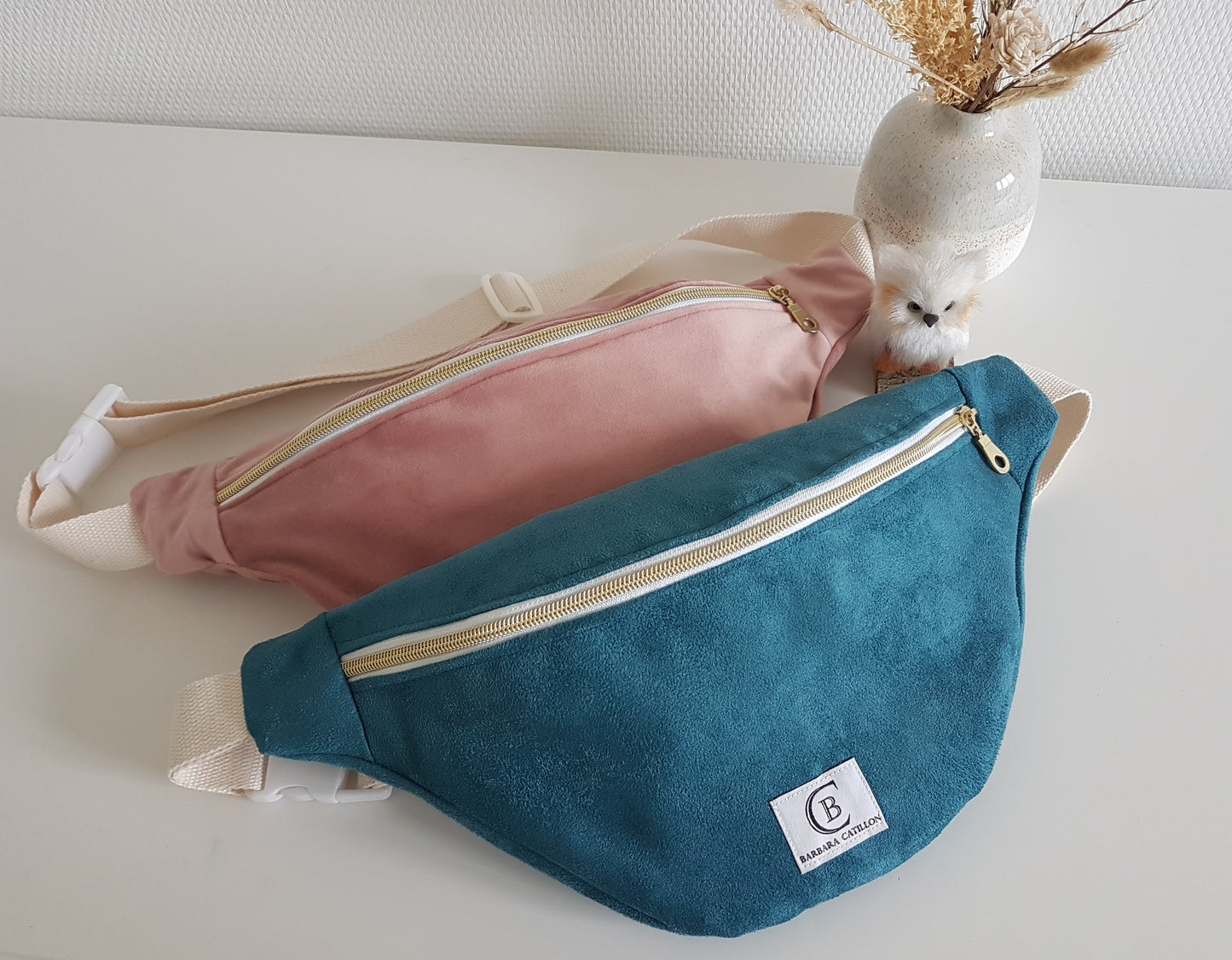 Sac banane en velours lisse rose ou bleu