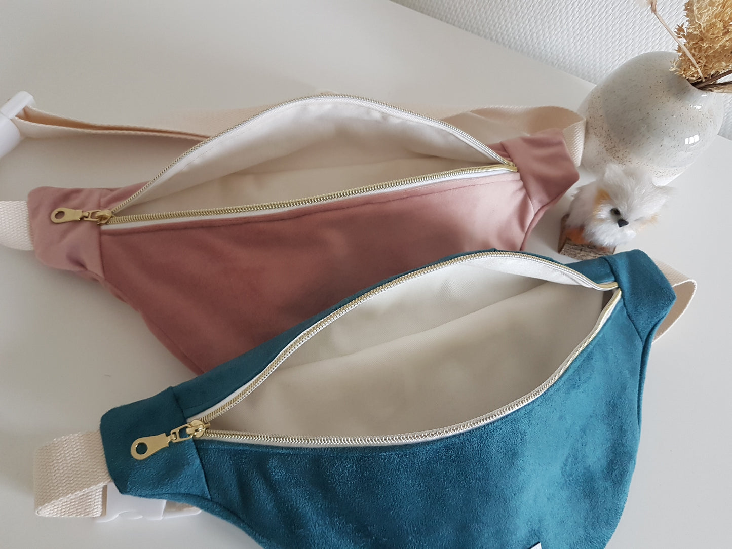Sac banane en velours lisse rose ou bleu