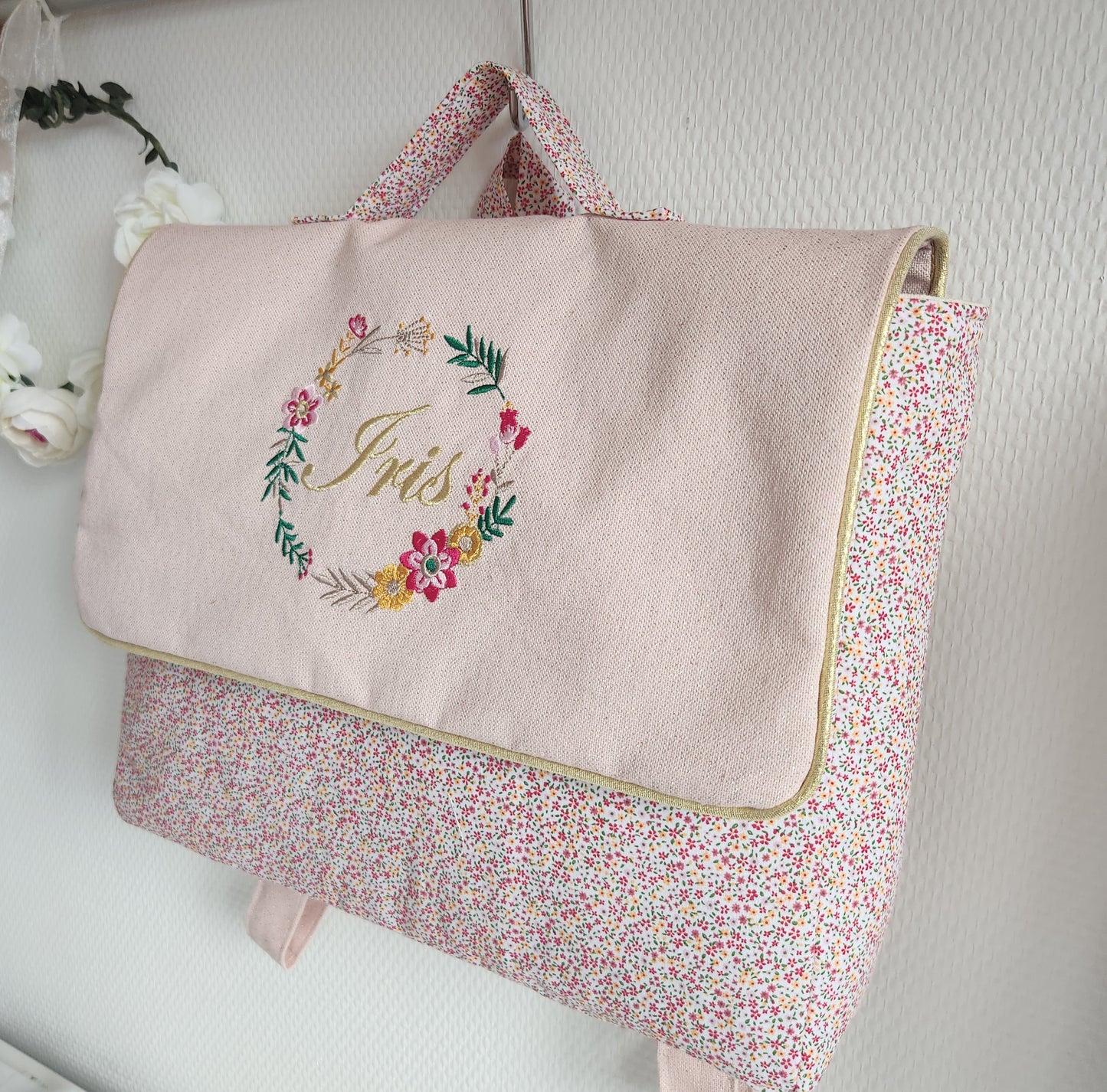 Cartable, sac à dos maternelle enfant brodé fushia