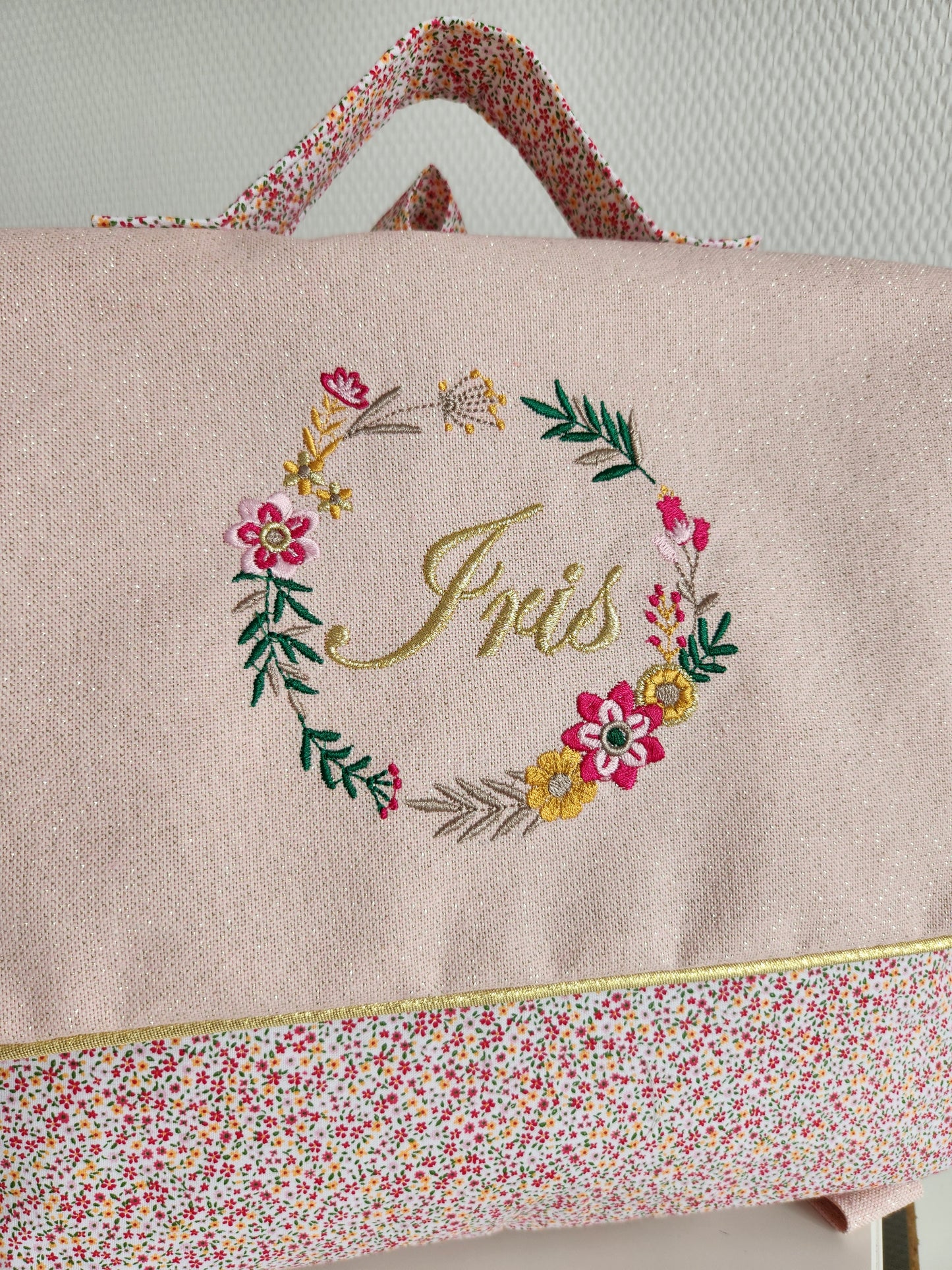 Cartable, sac à dos maternelle enfant brodé fushia