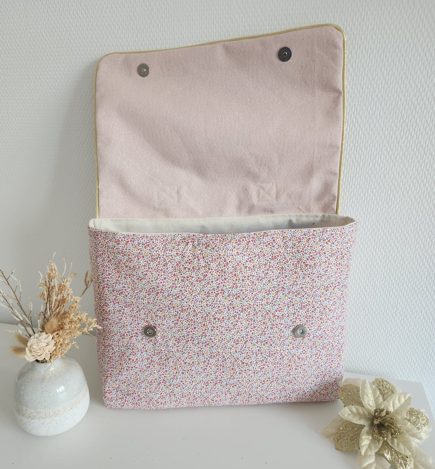 Cartable, sac à dos maternelle enfant brodé fushia