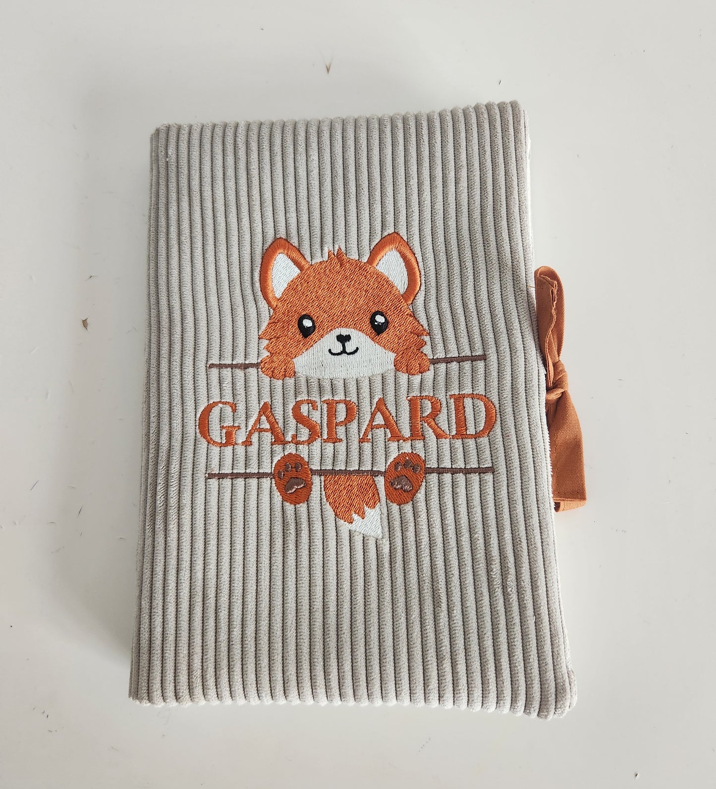 Protège carnet de santé, velours et broderie renard