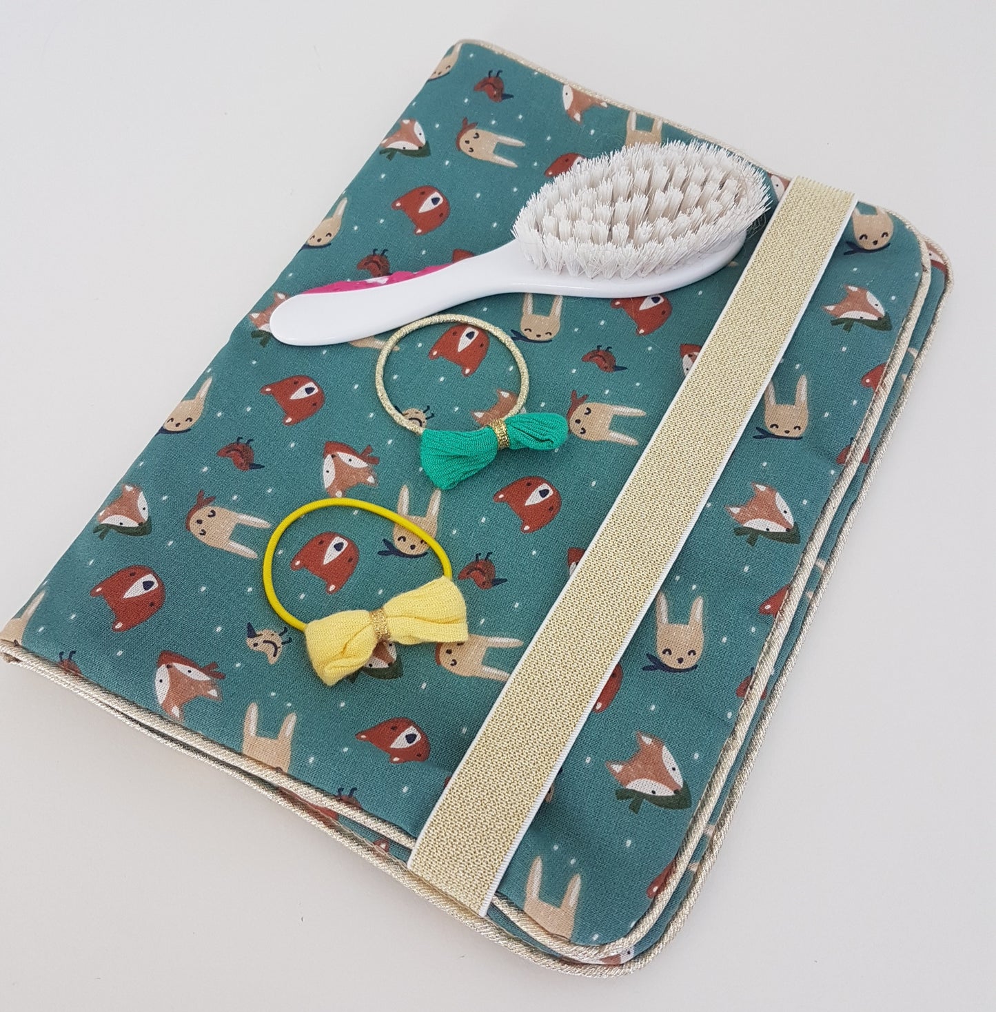Créez votre pochette à barrettes et accessoires coiffure