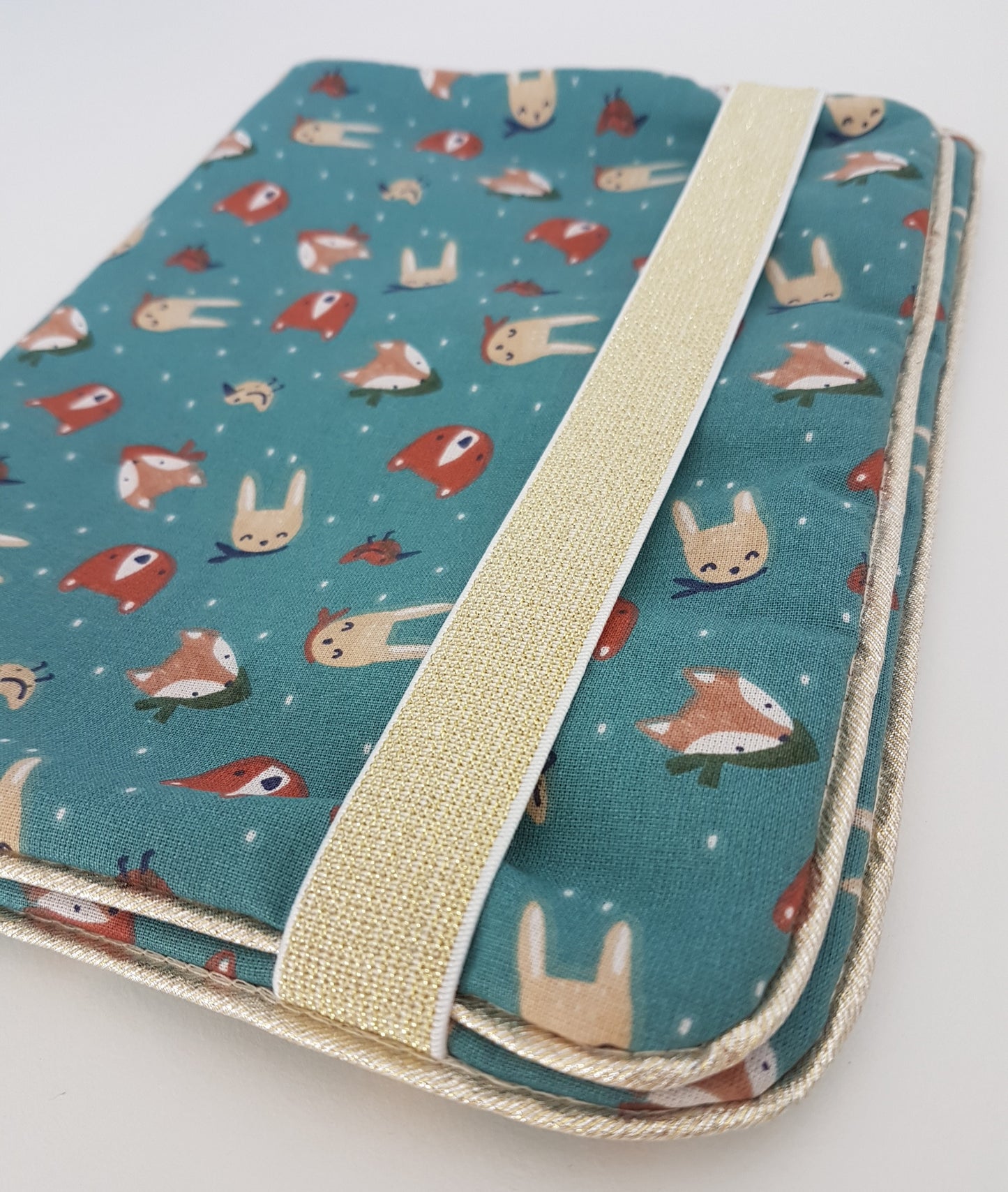 Pochette à barrettes et accessoires coiffure, coton vert imprimé animaux