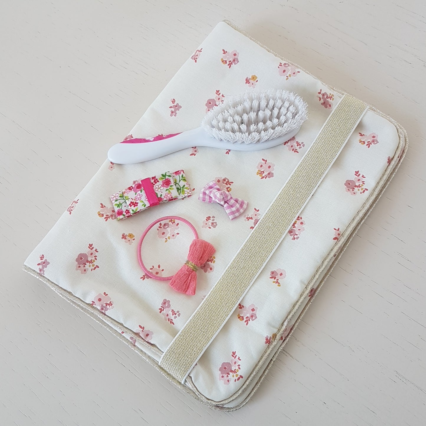 Créez votre pochette à barrettes et accessoires coiffure