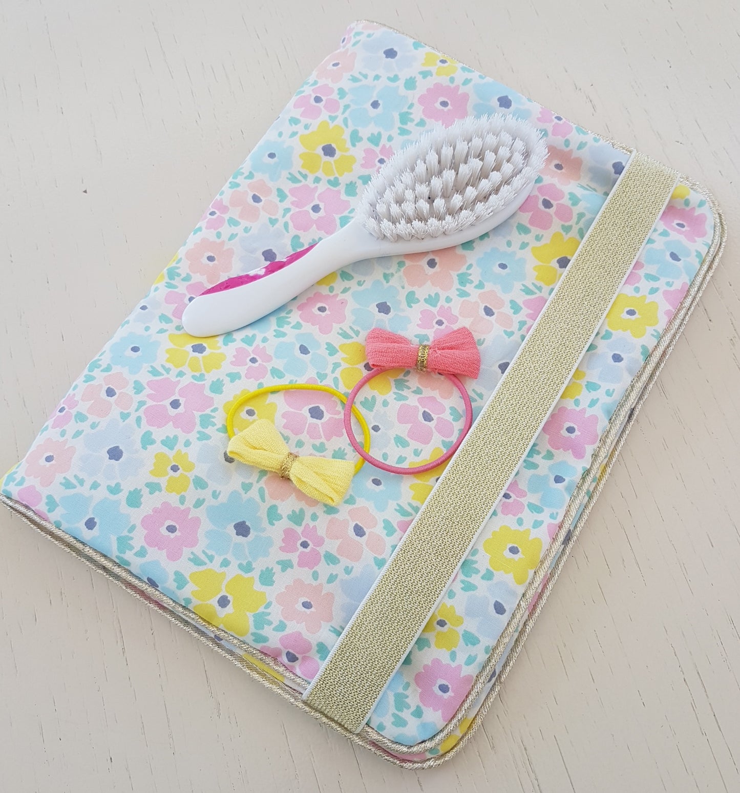 Pochette à barrettes et accessoires coiffure, coton fleuri pastel style liberty