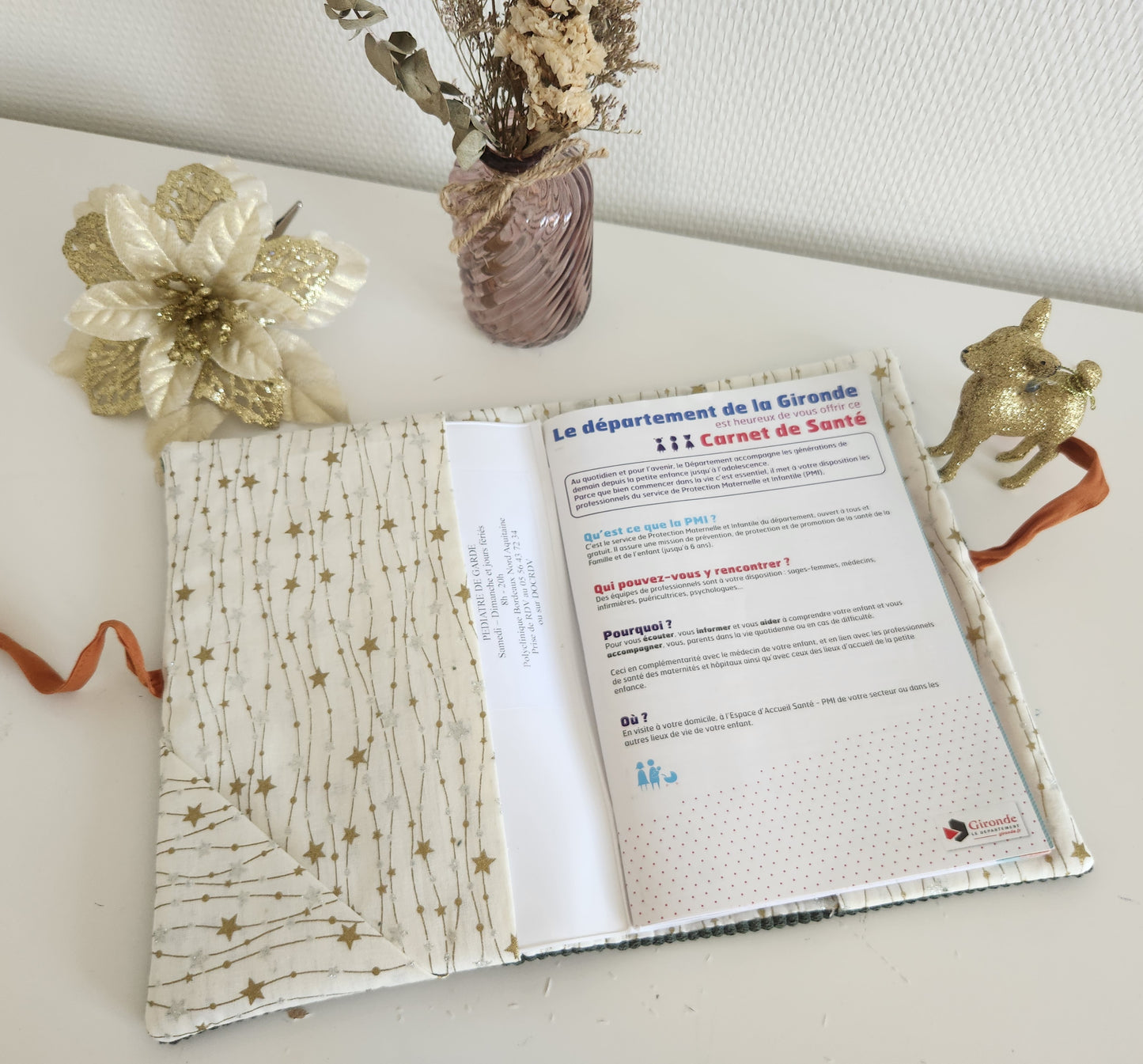 Protège carnet de santé, velours kaki et broderie lion