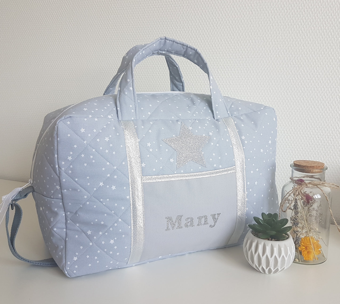 Sac à langer ou de voyage, coton matelassé gris étoiles blanches