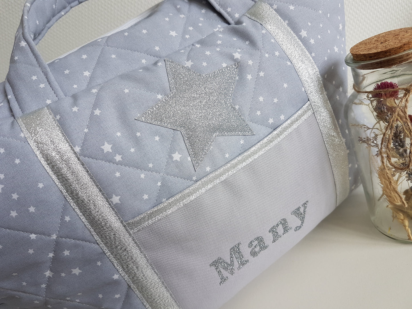 Sac à langer ou de voyage, coton matelassé gris étoiles blanches