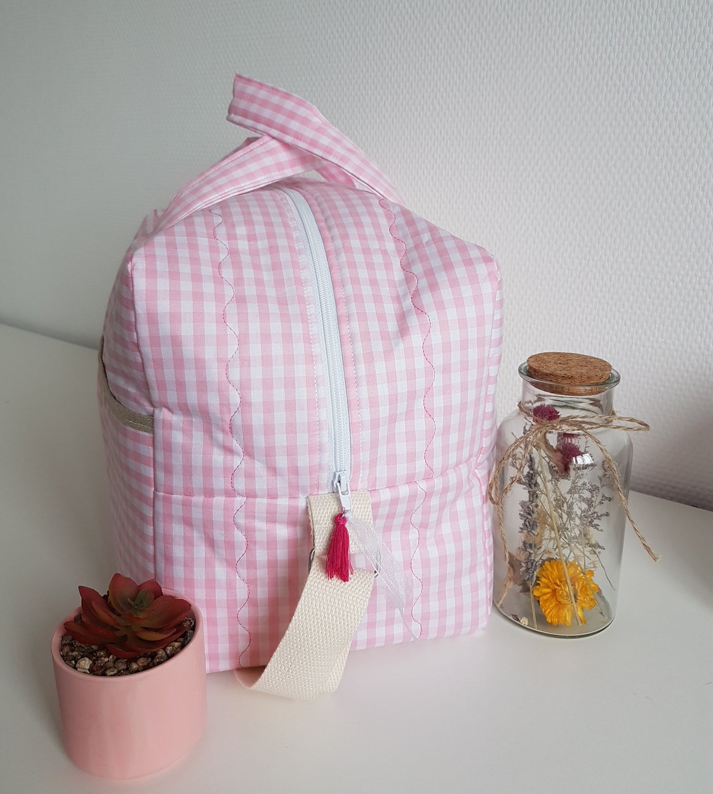 Sac à langer ou de voyage, coton vichy rose pâle.