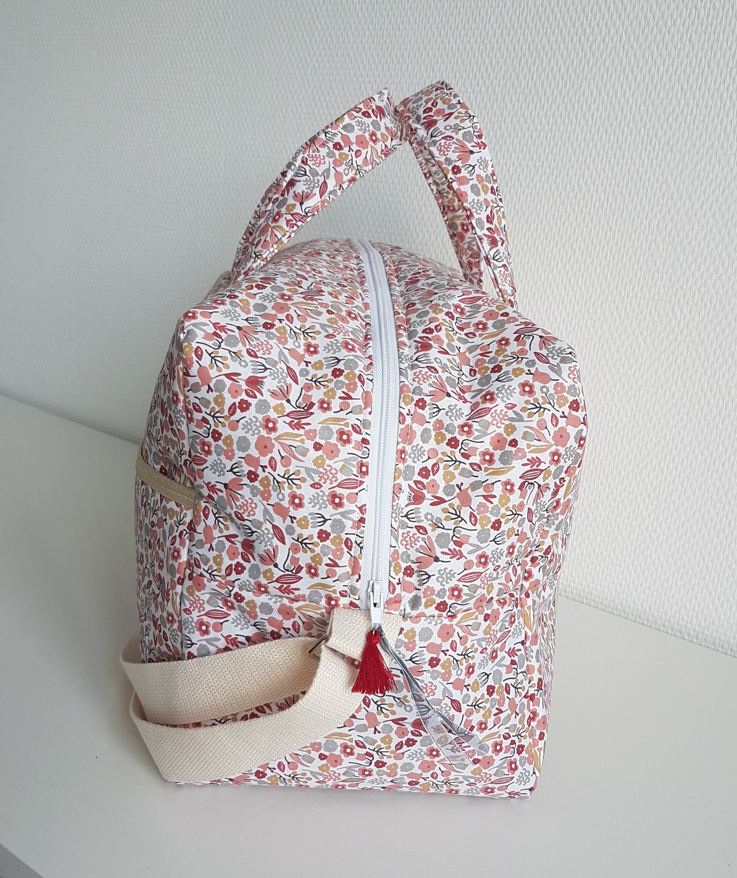 Sac à langer ou de voyage, coton fleuri molletonné bordeaux