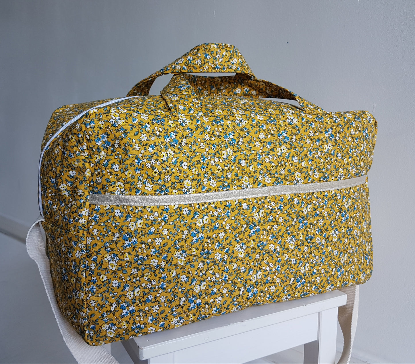 Sac à langer ou de voyage, coton fleuri molletonné jaune moutarde