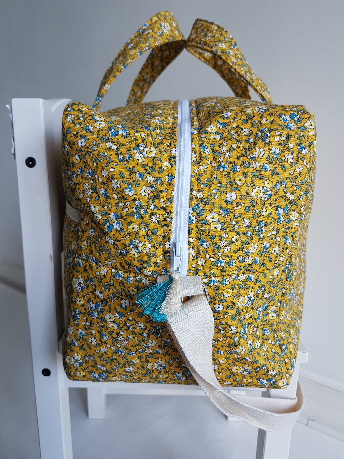 Sac à langer ou de voyage, coton fleuri molletonné jaune moutarde
