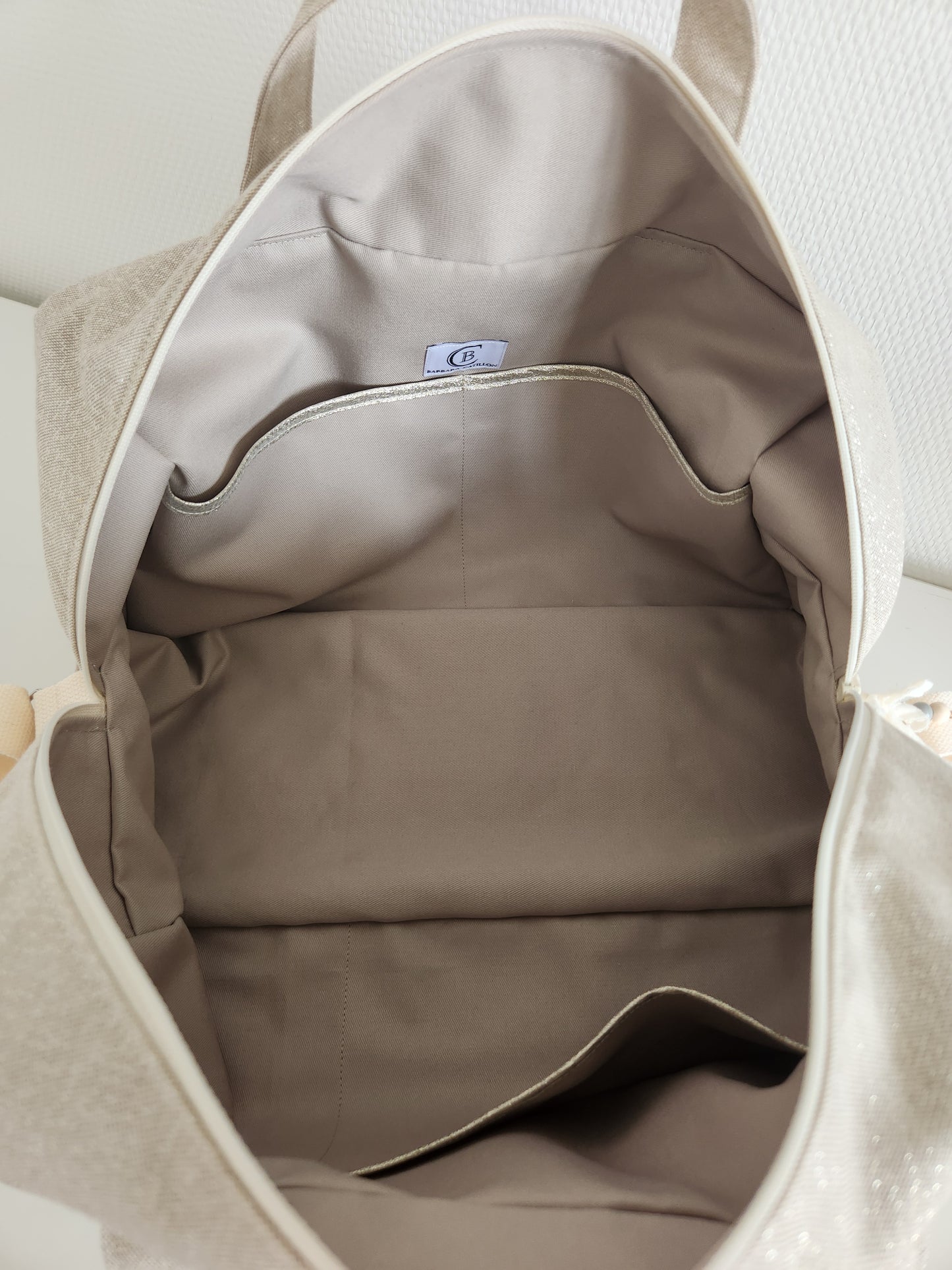 Gestalten Sie Ihre zweifarbige Wickel- oder Reisetasche