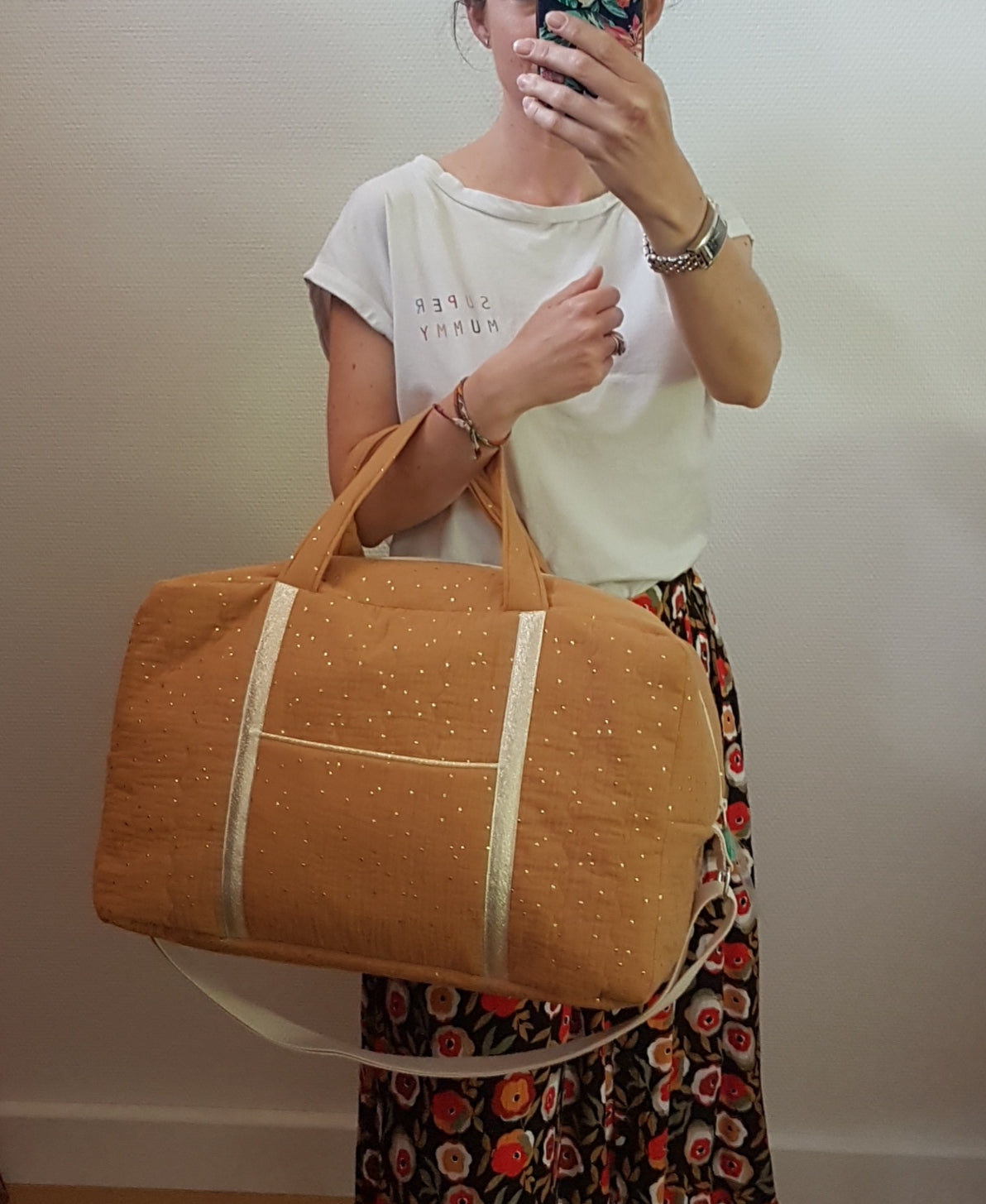 Sac à langer ou de voyage matelassé, double gaze de coton à pois dorés .