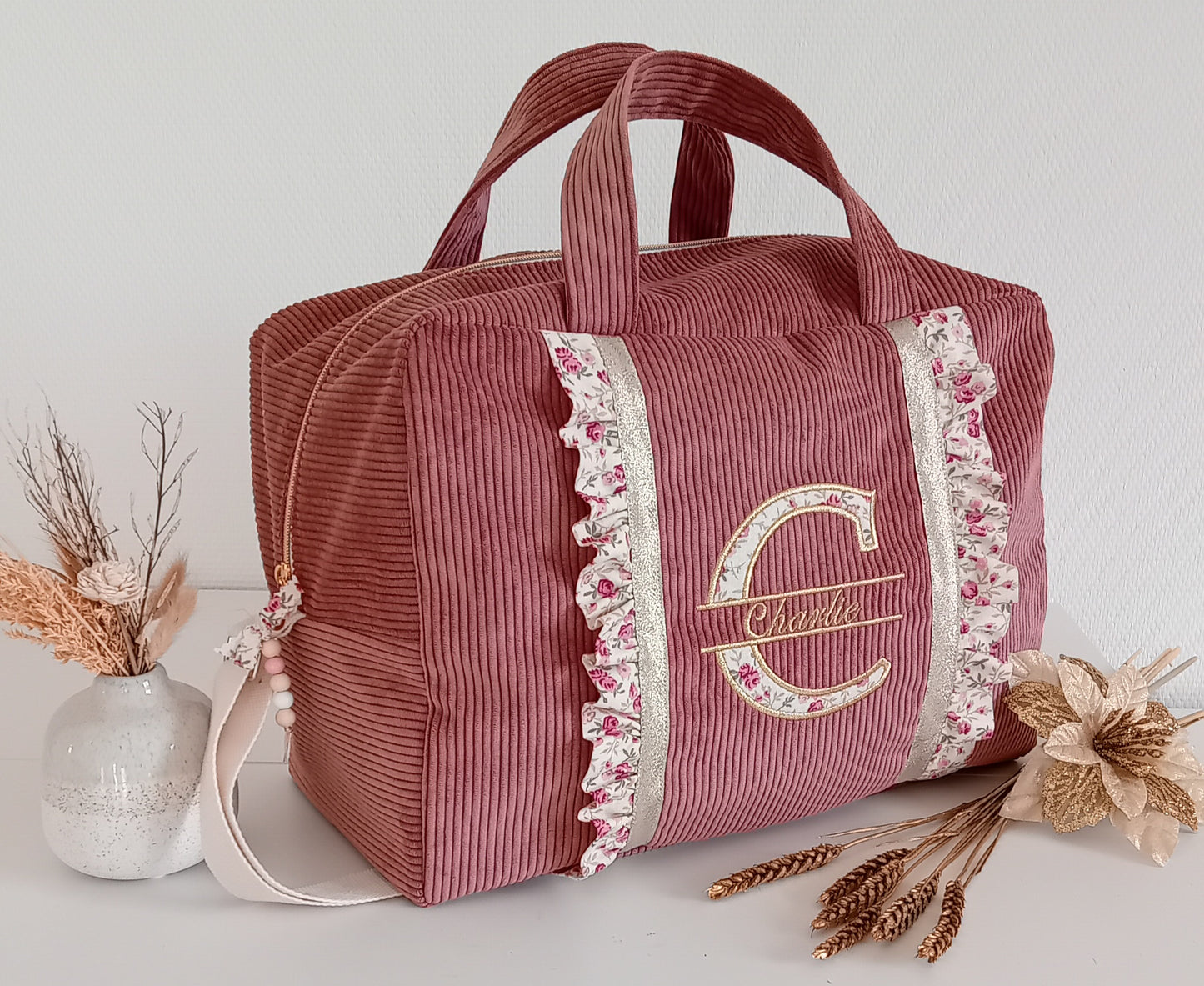 Sac à langer ou de voyage en velours côtelé et volants