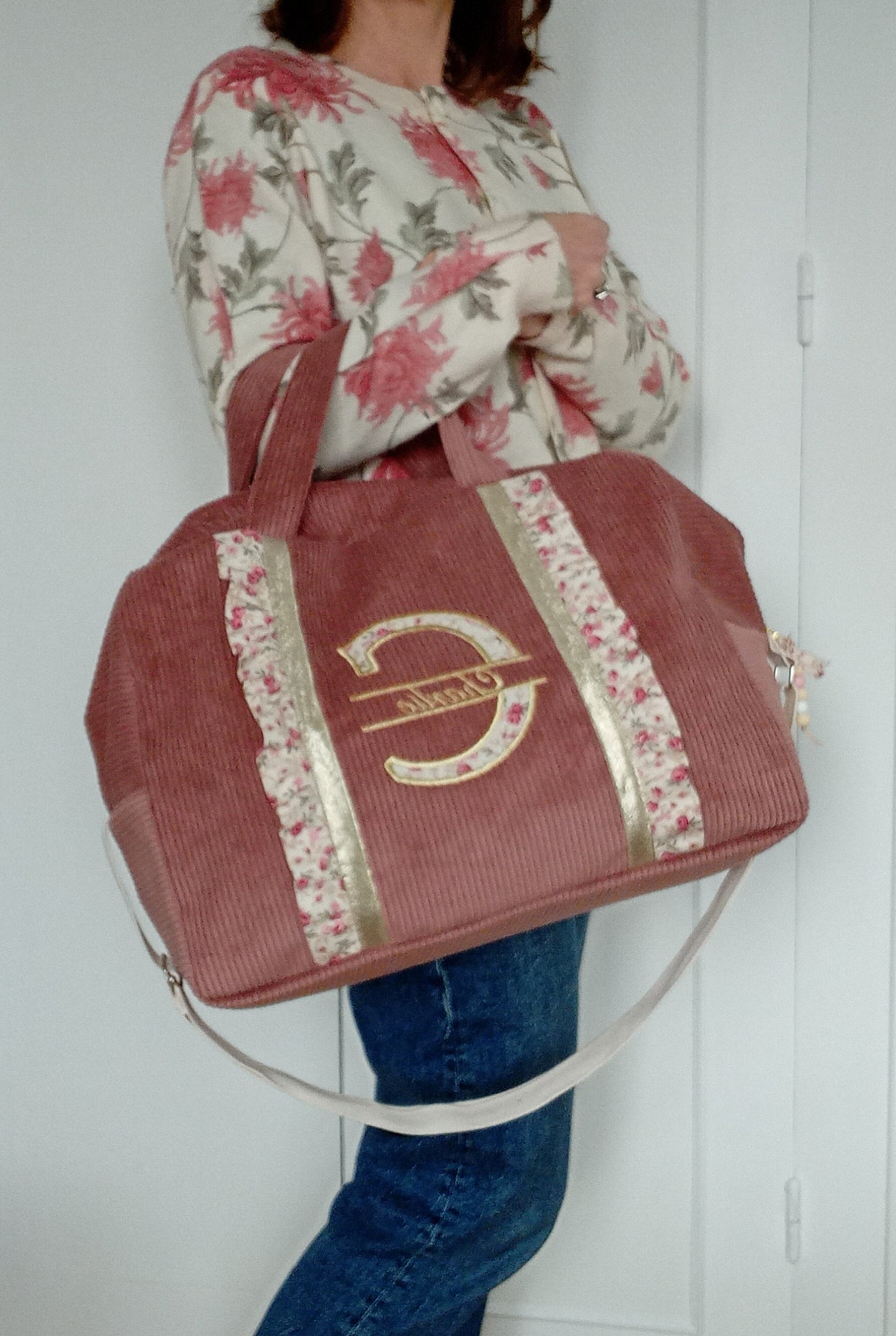 Sac à langer ou de voyage en velours côtelé et volants