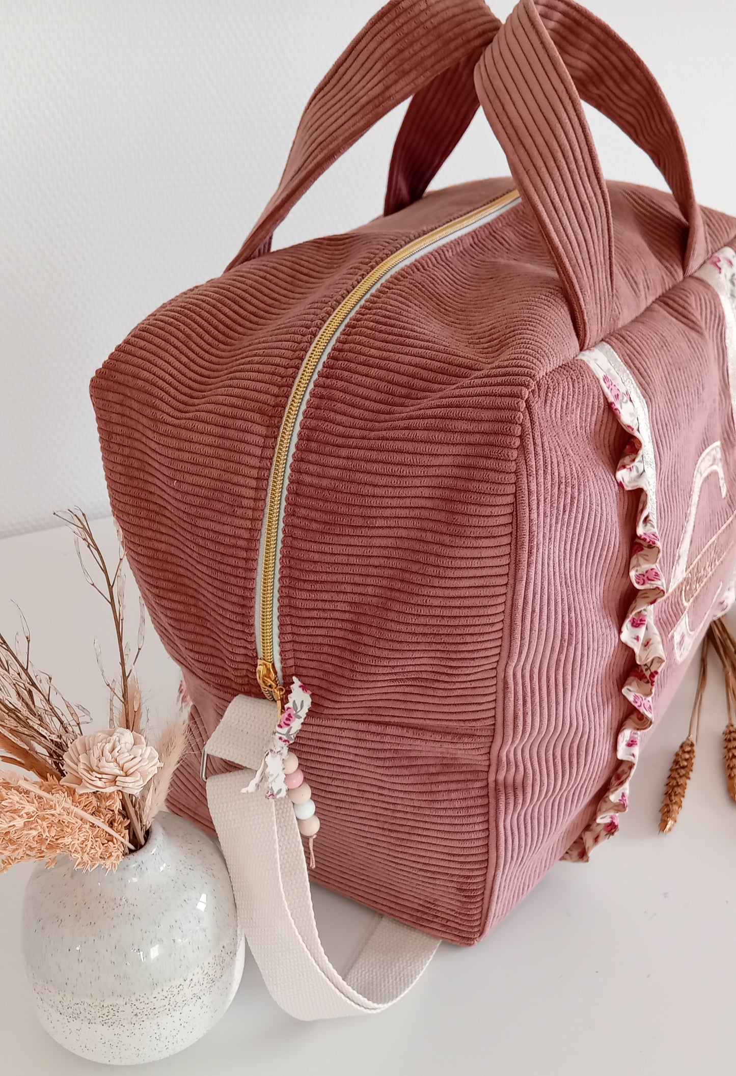 Sac à langer ou de voyage en velours côtelé et volants