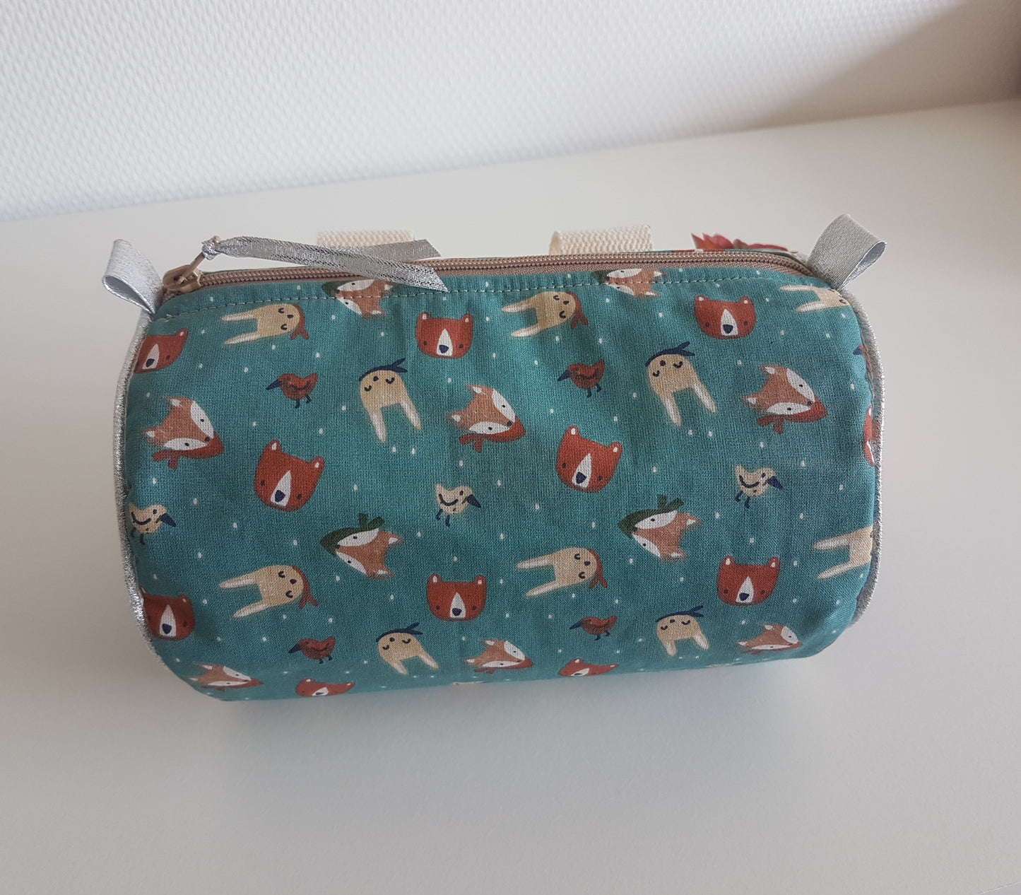 Sacoche à vélo ou trottinette, verte motifs animaux et jean