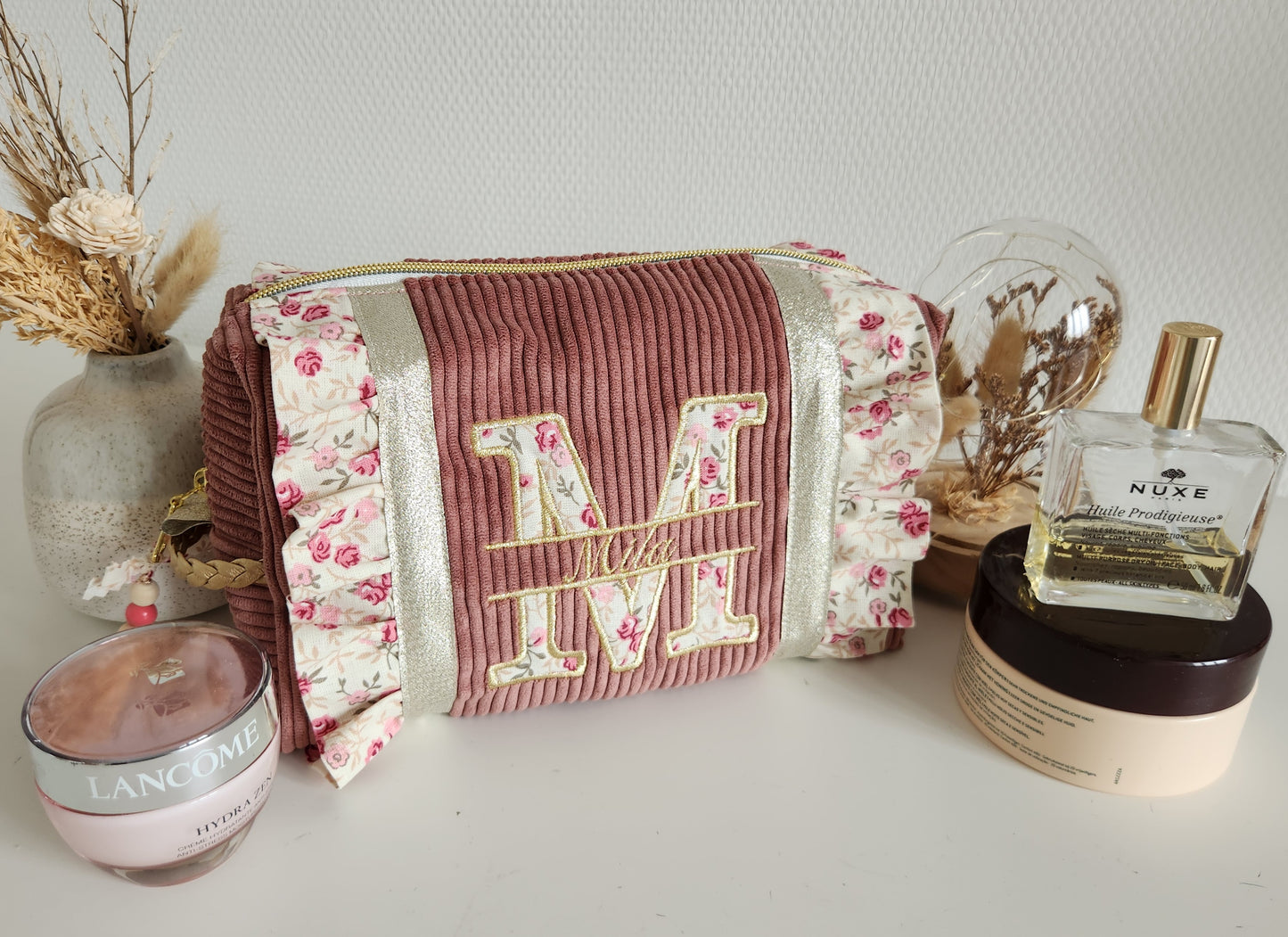 Trousse de toilette en velours côtelé et volants