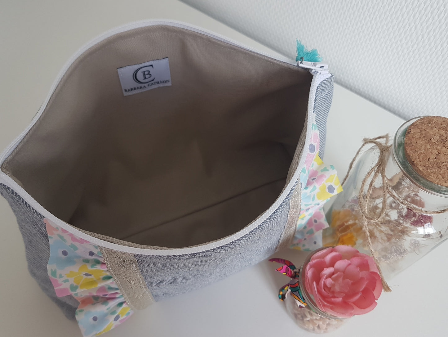 EN STOCK Grande pochette / trousse jean et volants liberty pastels