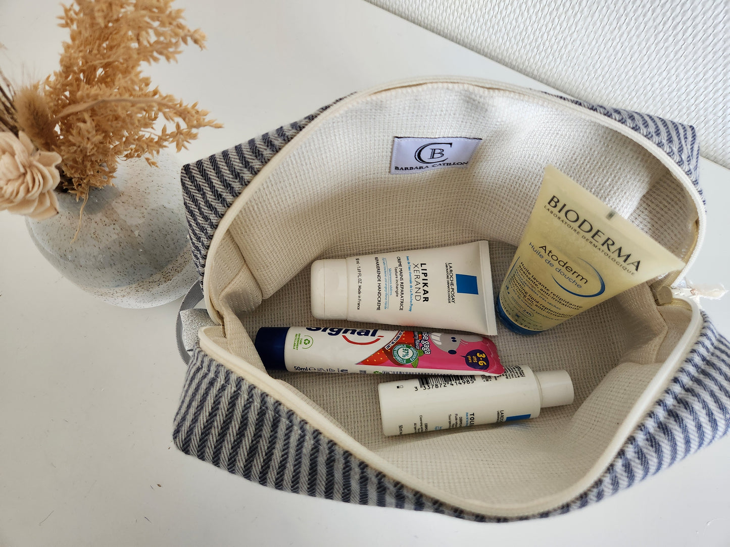 Trousse de toilette coton rayé bleu marine et trèfle en bouclette écru