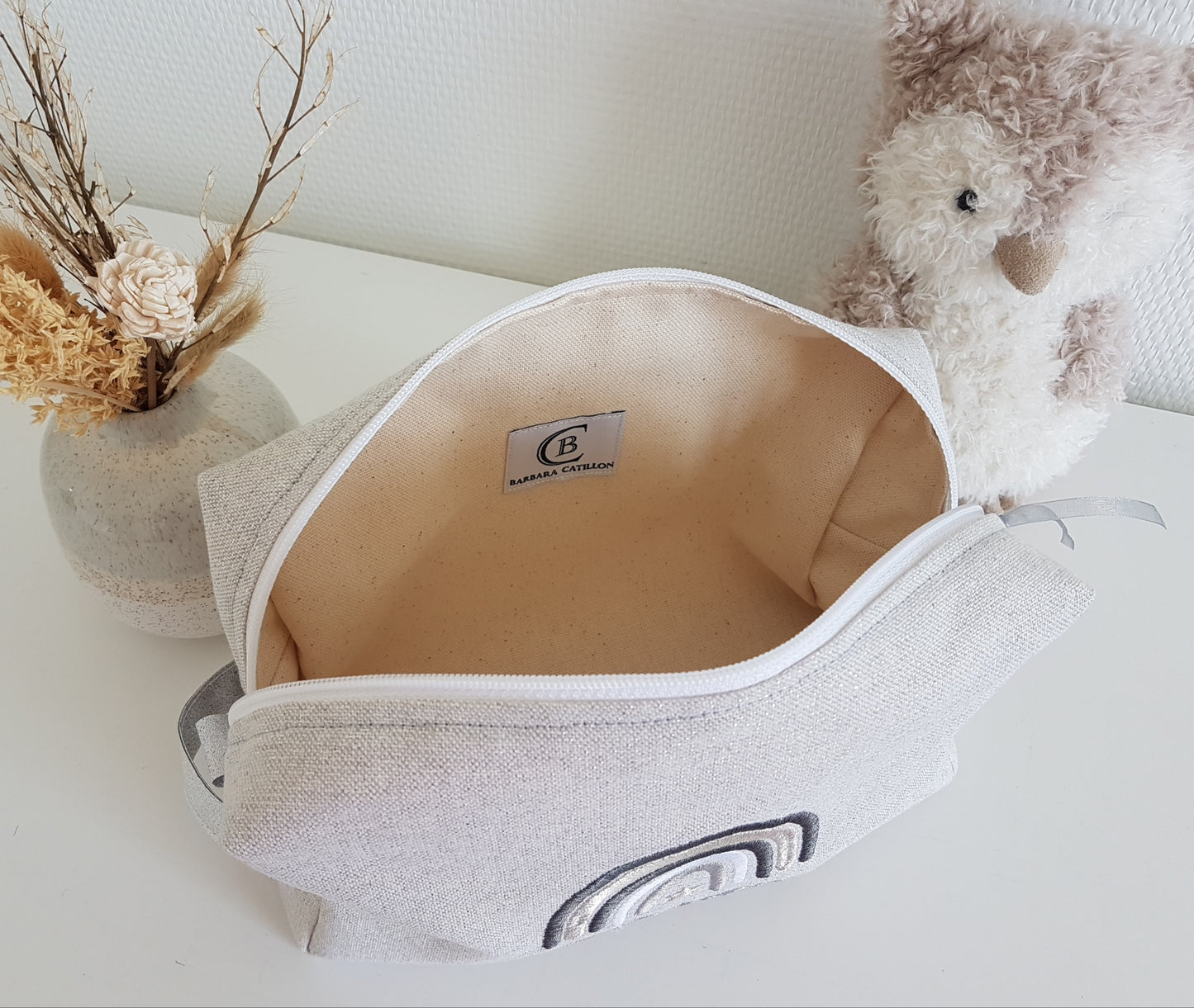 Trousse de toilette gris perle scintillant, broderie argentée