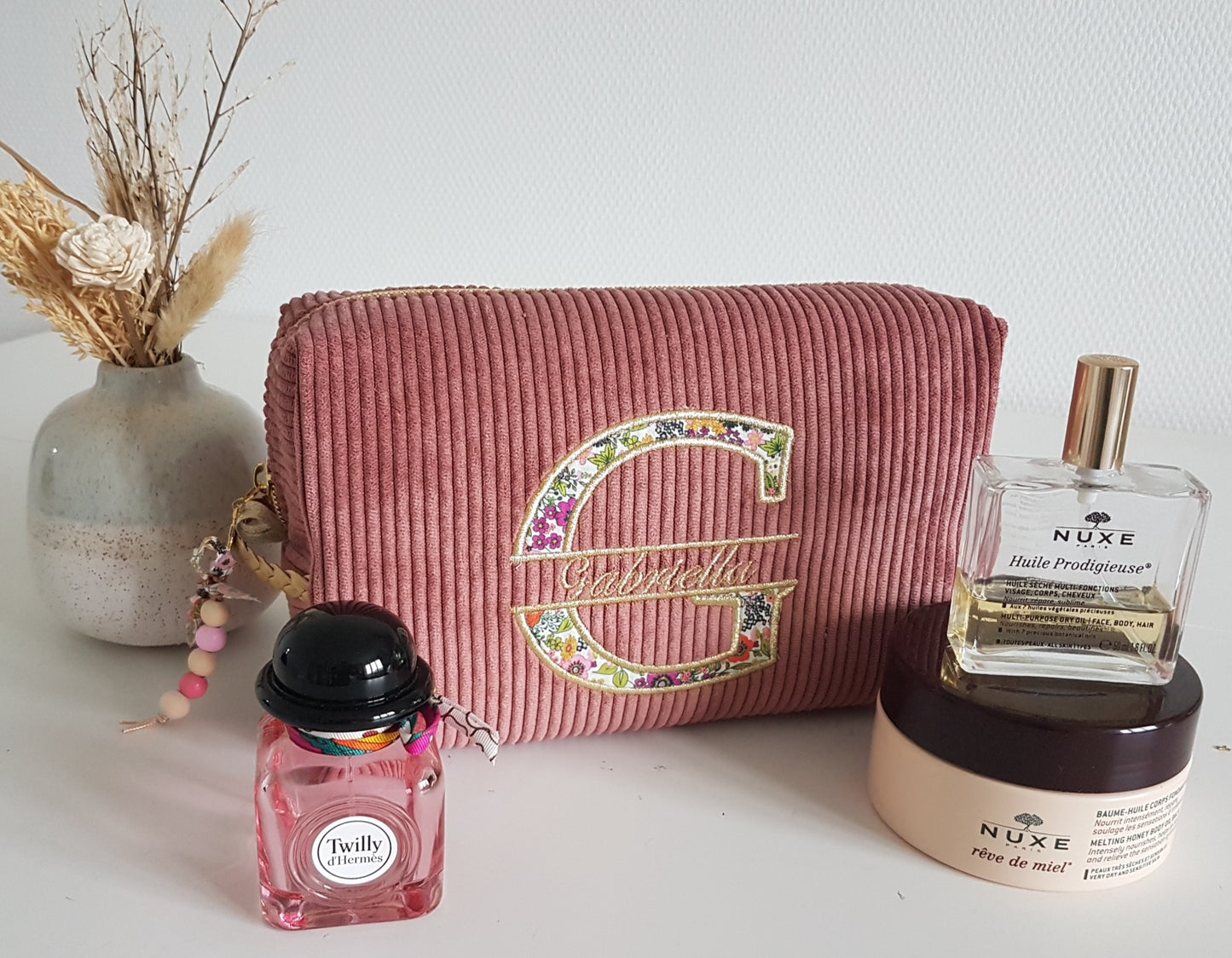 Créez votre trousse de toilette unie brodée