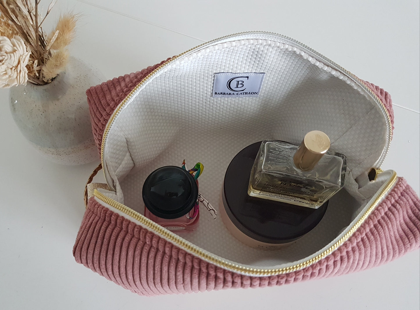 Trousse de toilette en velours côtelé, broderie initiale en tissu fleuri