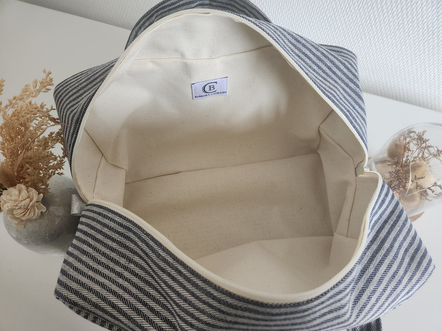 Valisette en coton rayé bleu marine et trèfle en bouclette écru