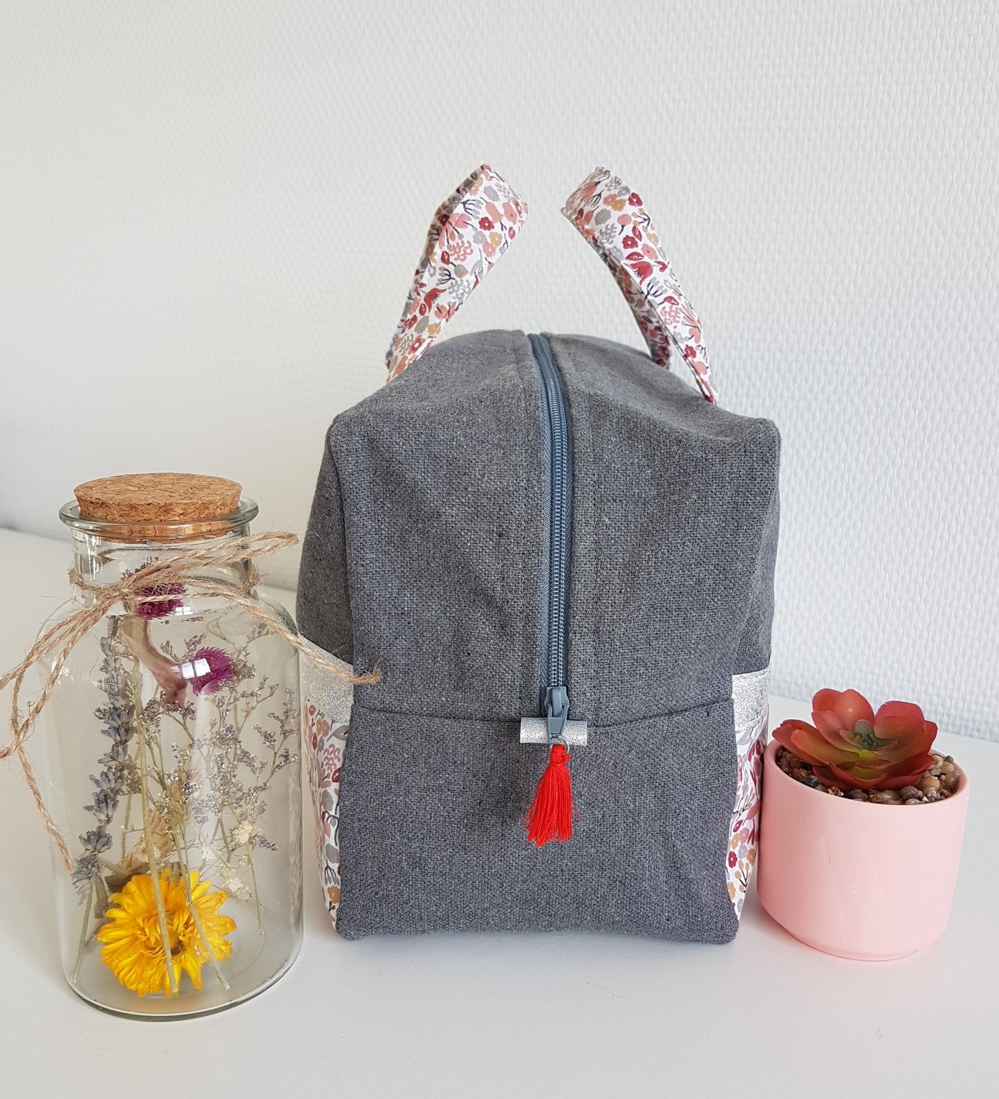 Valisette bicolore grise et liberty bordeaux