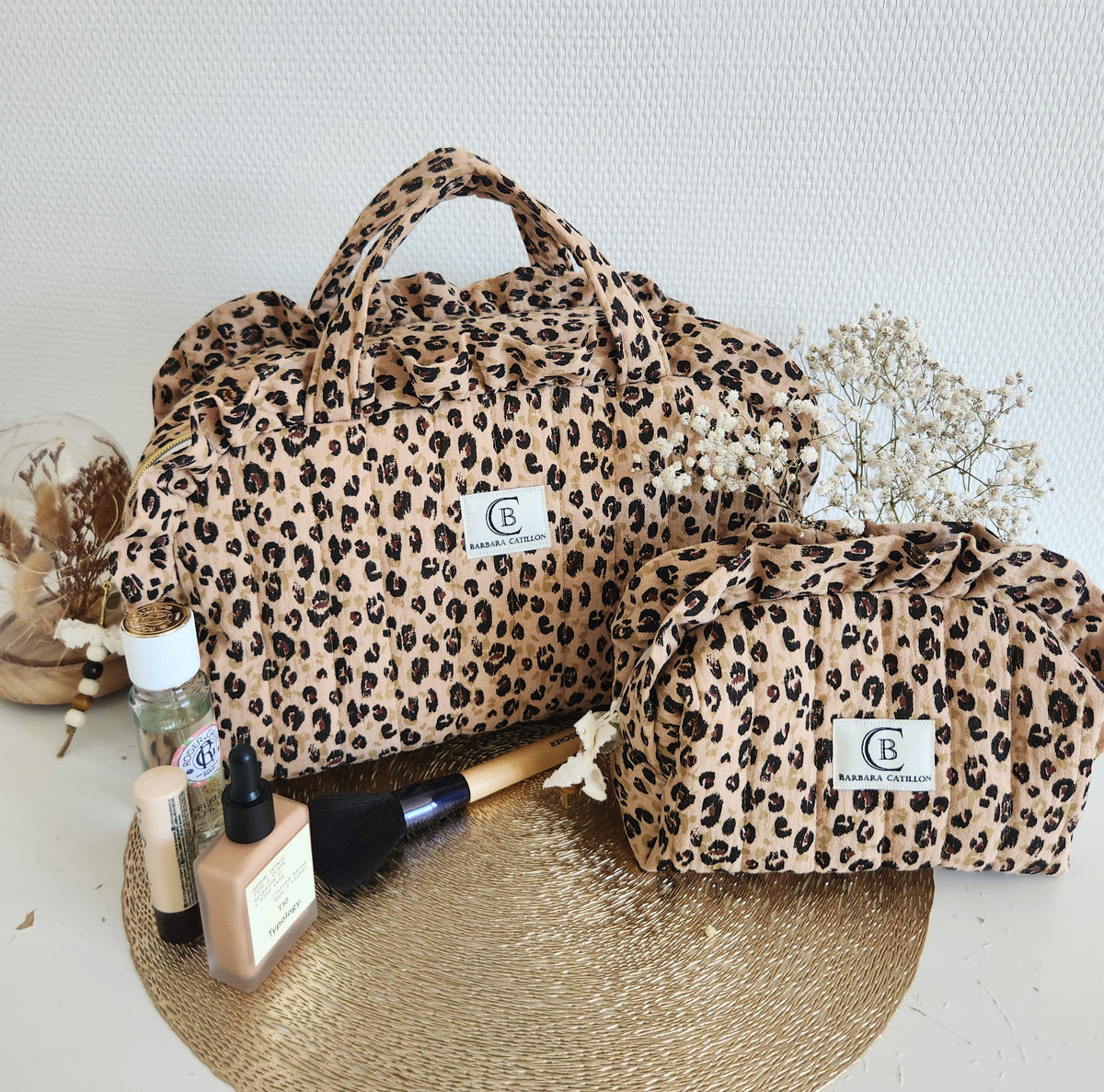 Gesteppter Koffer im Liberty-Stil mit Blumenmuster