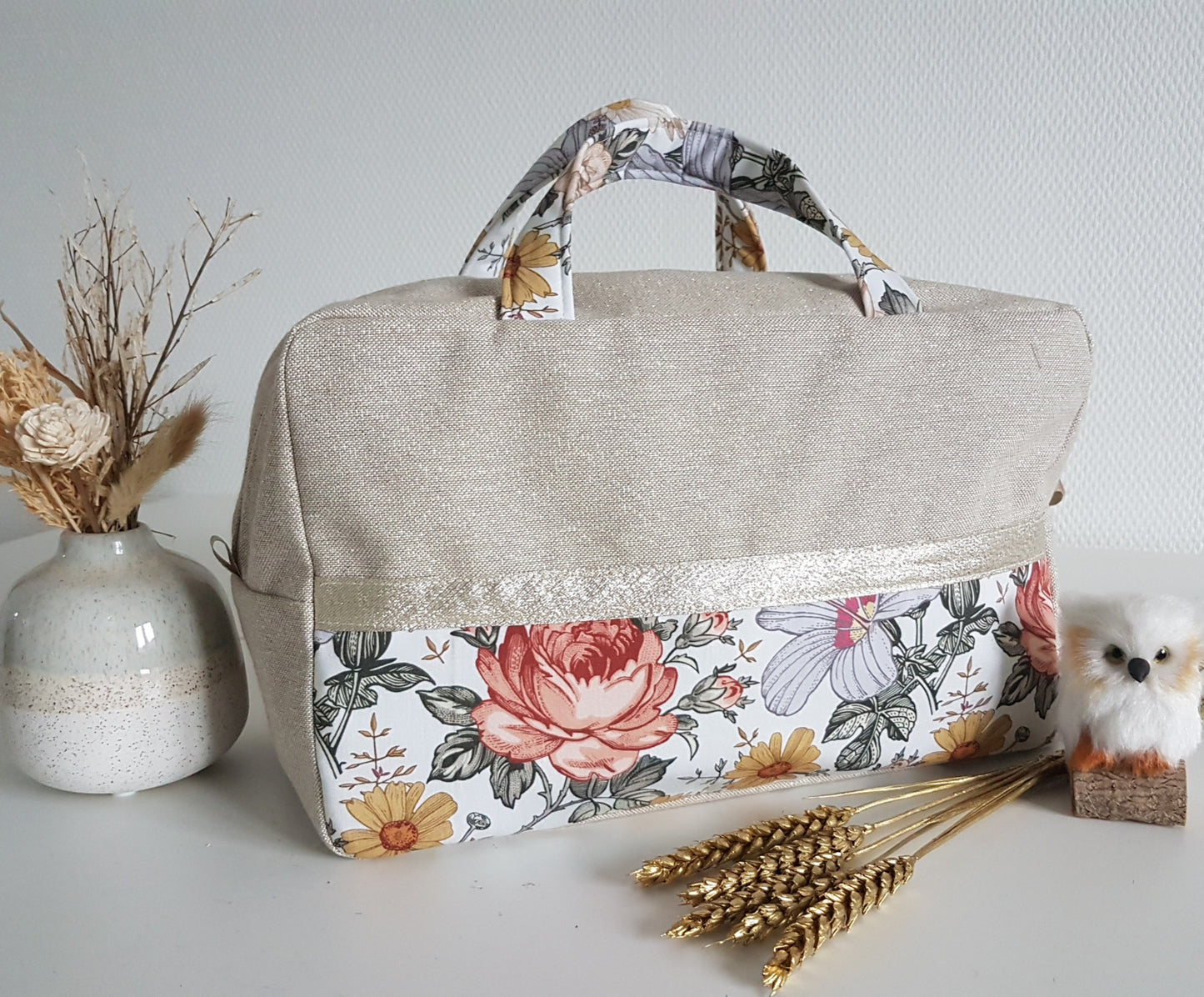 Valisette coton beige scintillant et grosses fleurs retro