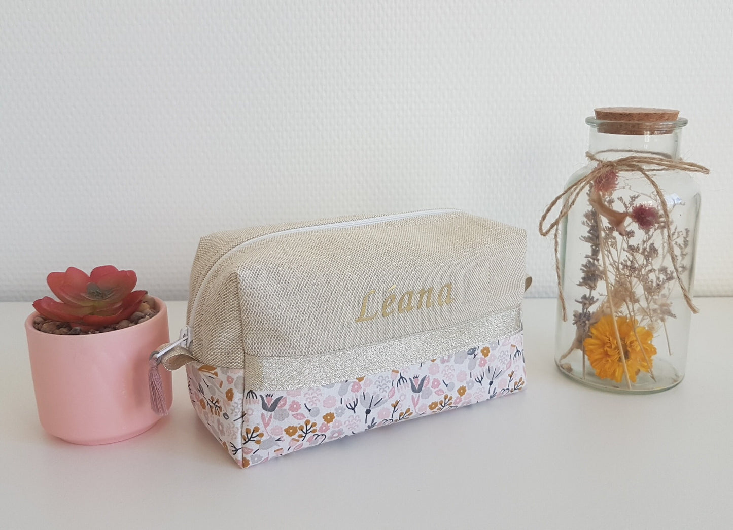 Trousse à maquillage rose pâle ou beige scintillant et liberty