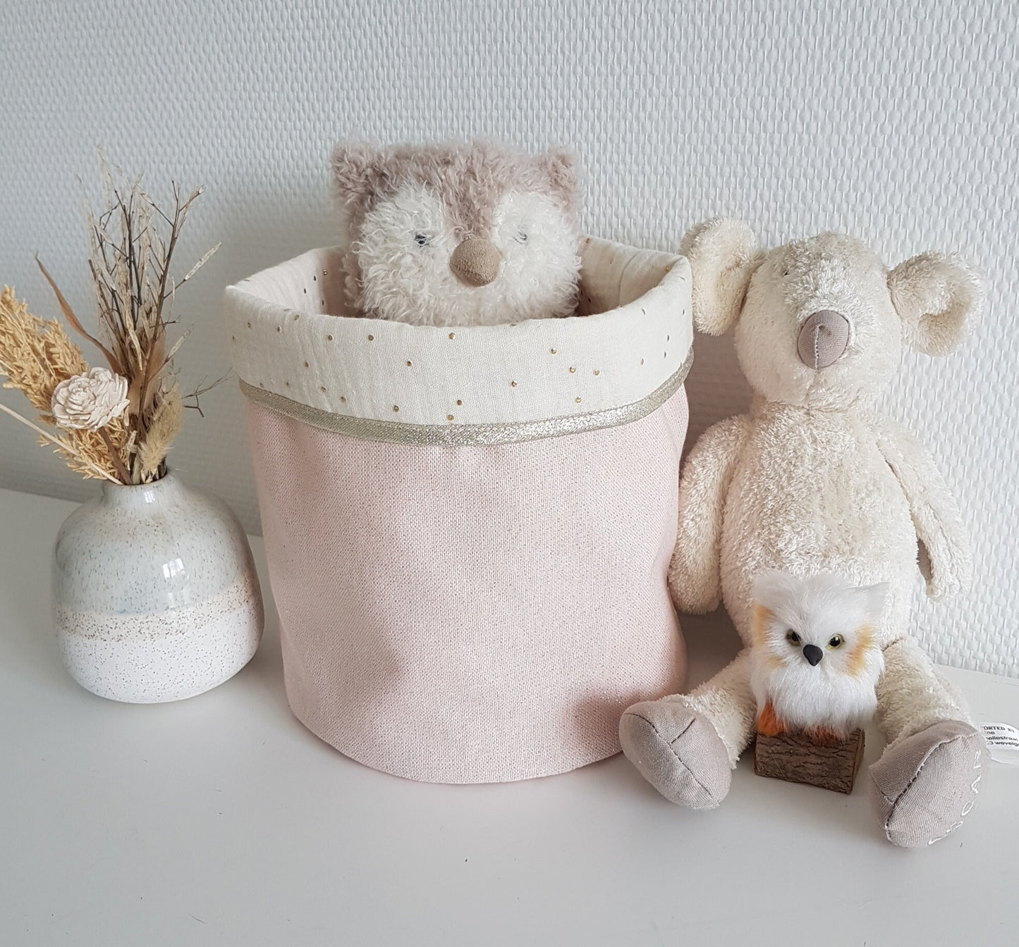Grand panier/corbeille de rangement coton rose scintillant et gaze de coton ecrue.