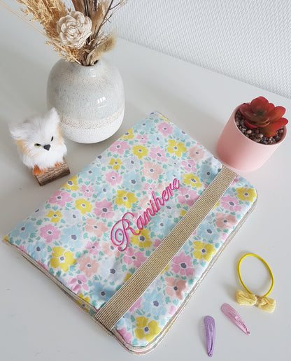 Pochette à barrettes et accessoires coiffure, coton fleuri pastel style liberty