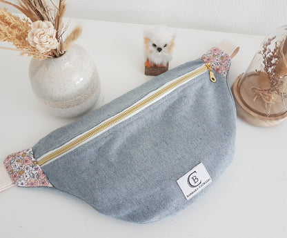 Sac banane en jean bleu clair et coton fleuri