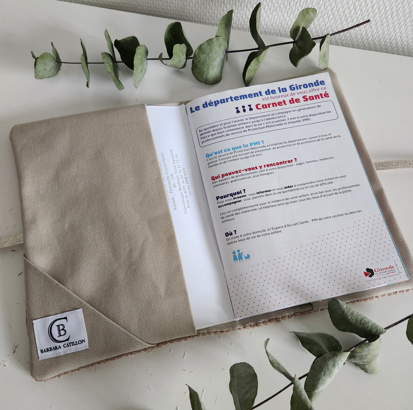 Protège carnet de santé bicolore, velours côtelé beige et coton beige scintillant.