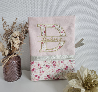 Créez votre protège carnet de santé bicolore personnalisé