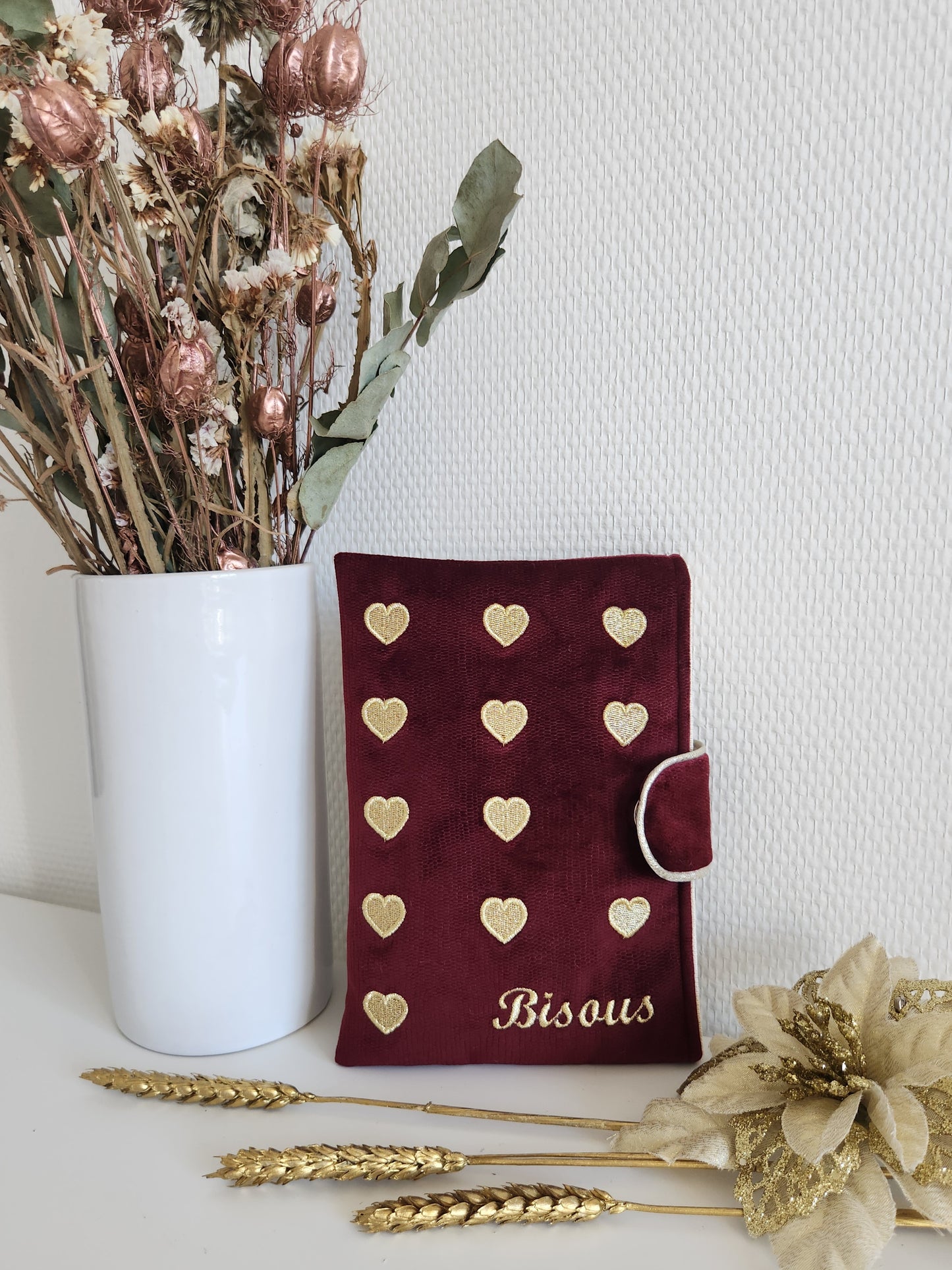EN STOCK : Housse pour livre, tablette ou liseuse "Bisous" en velours et coeurs dorés brodés