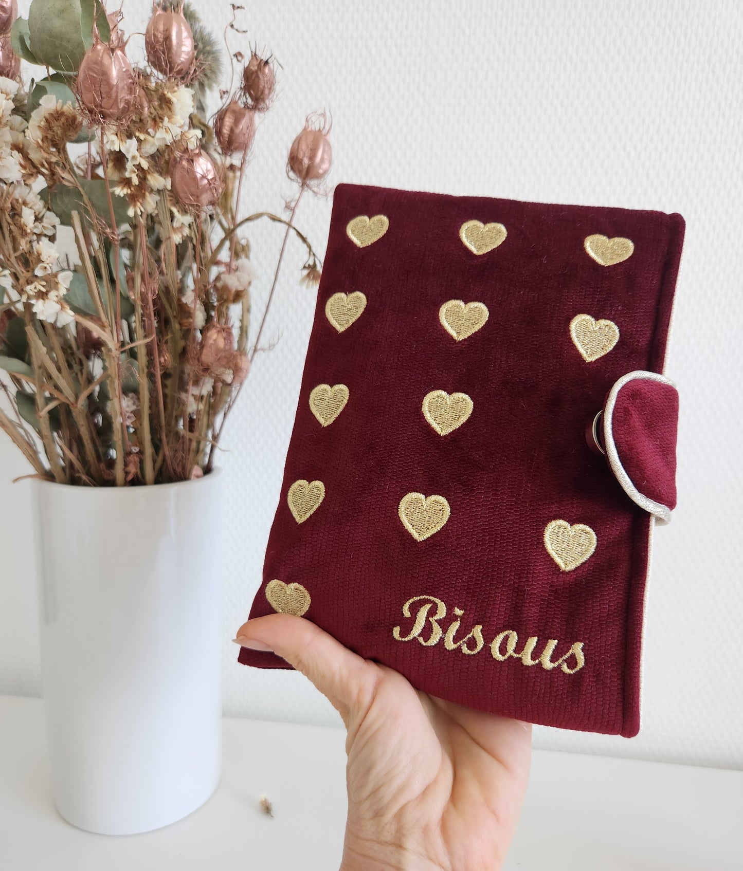 EN STOCK : Housse pour livre, tablette ou liseuse "Bisous" en velours et coeurs dorés brodés