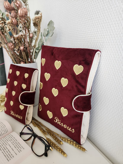 EN STOCK : Housse pour livre, tablette ou liseuse "Bisous" en velours et coeurs dorés brodés