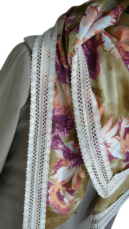 Grand foulard femme carré en coton beige à grosses fleurs