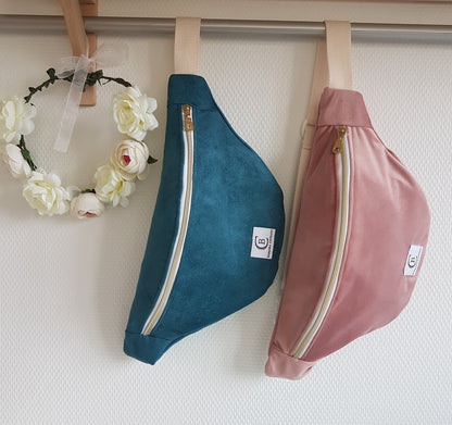 Sac banane en velours lisse rose ou bleu
